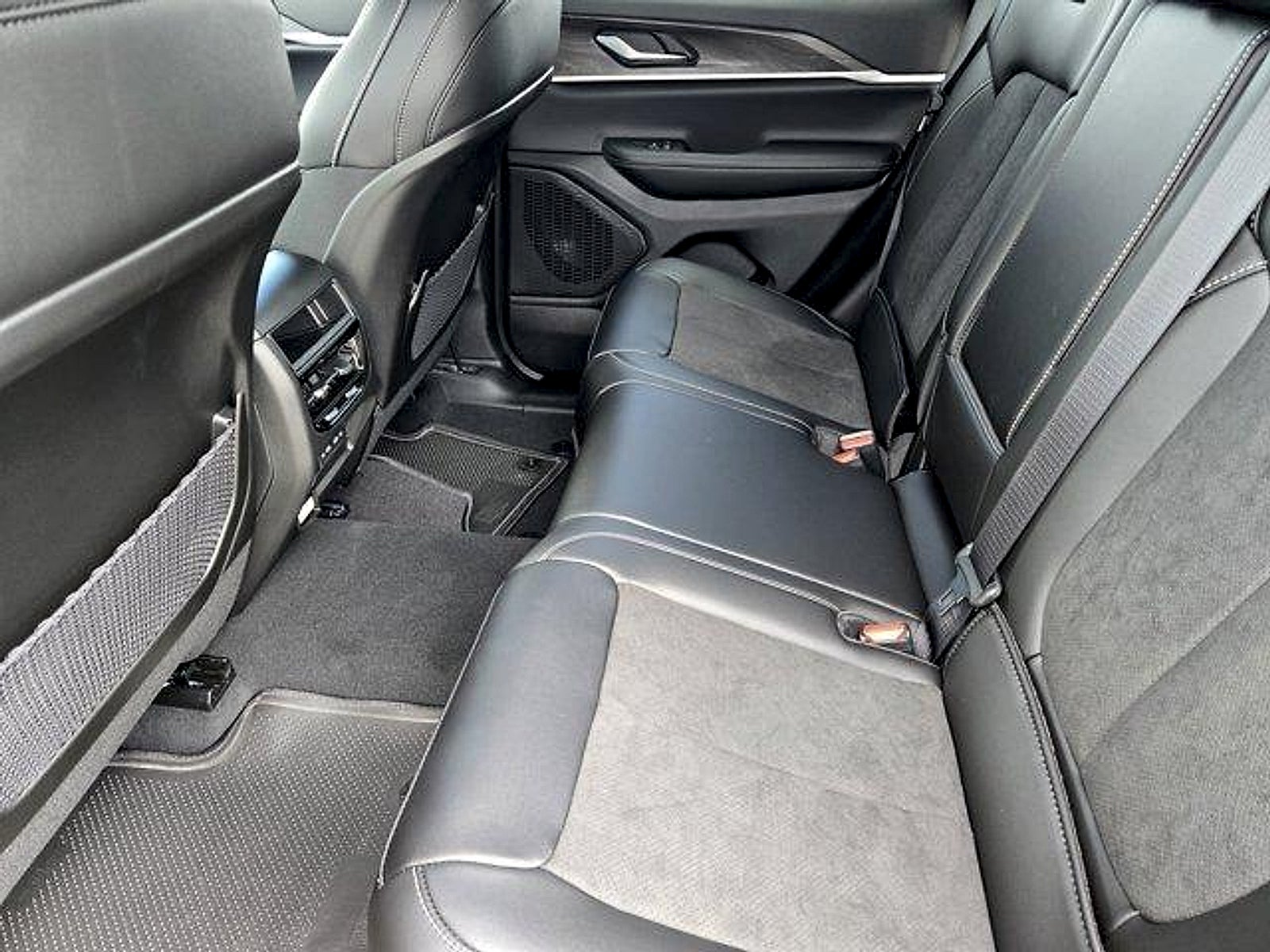 2026 Jeep Grand Cherokee GRAND CHEROKEE LAREDO ALTITUDE 4X2