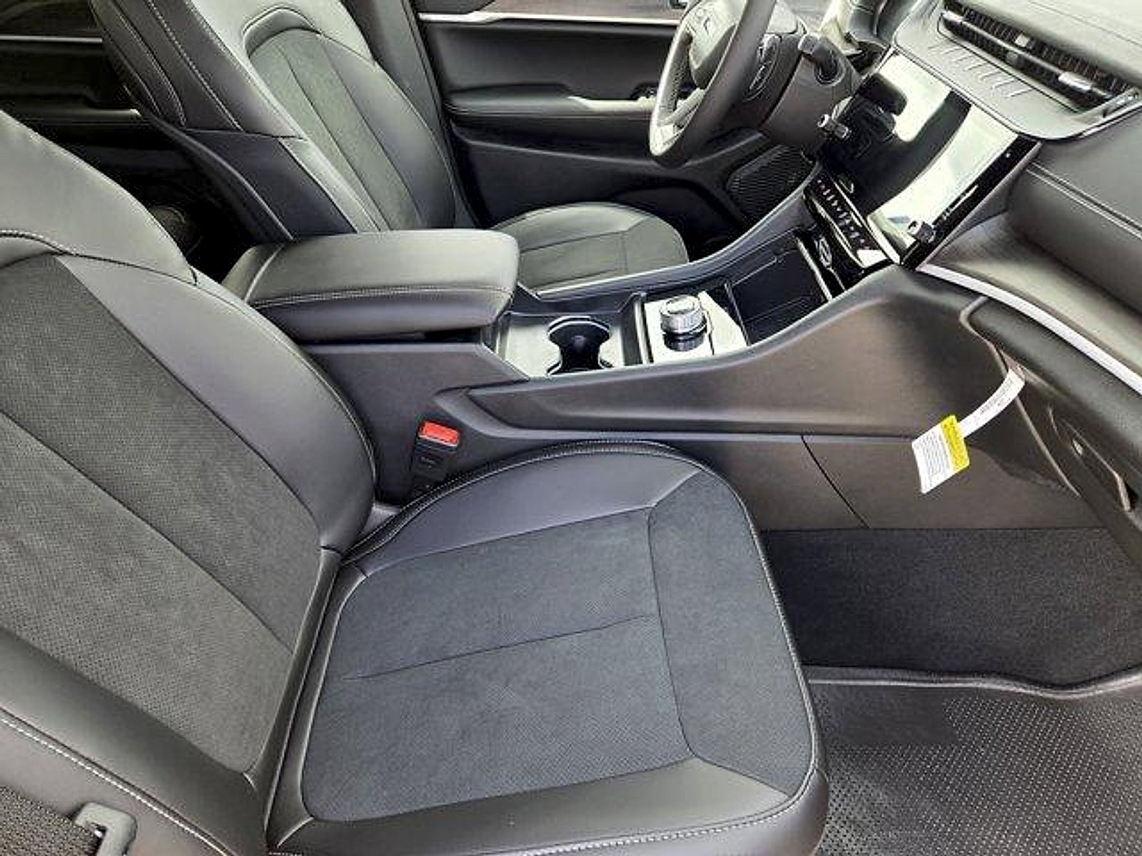 2026 Jeep Grand Cherokee GRAND CHEROKEE LAREDO ALTITUDE 4X2