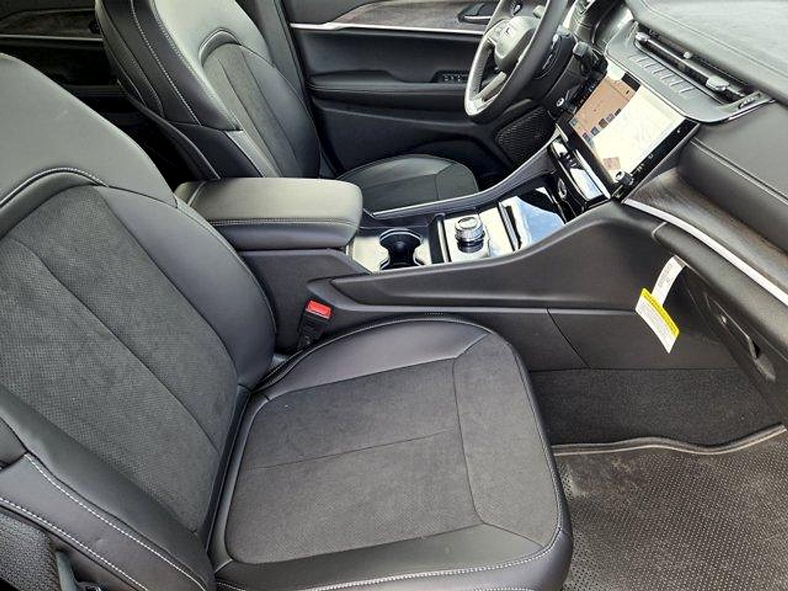 2026 Jeep Grand Cherokee GRAND CHEROKEE LAREDO ALTITUDE 4X2
