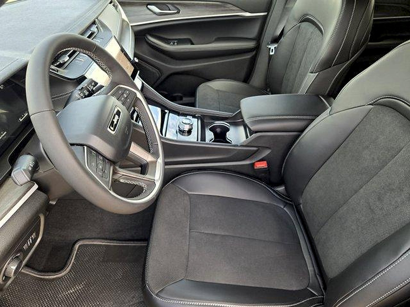 2026 Jeep Grand Cherokee GRAND CHEROKEE LAREDO ALTITUDE 4X2