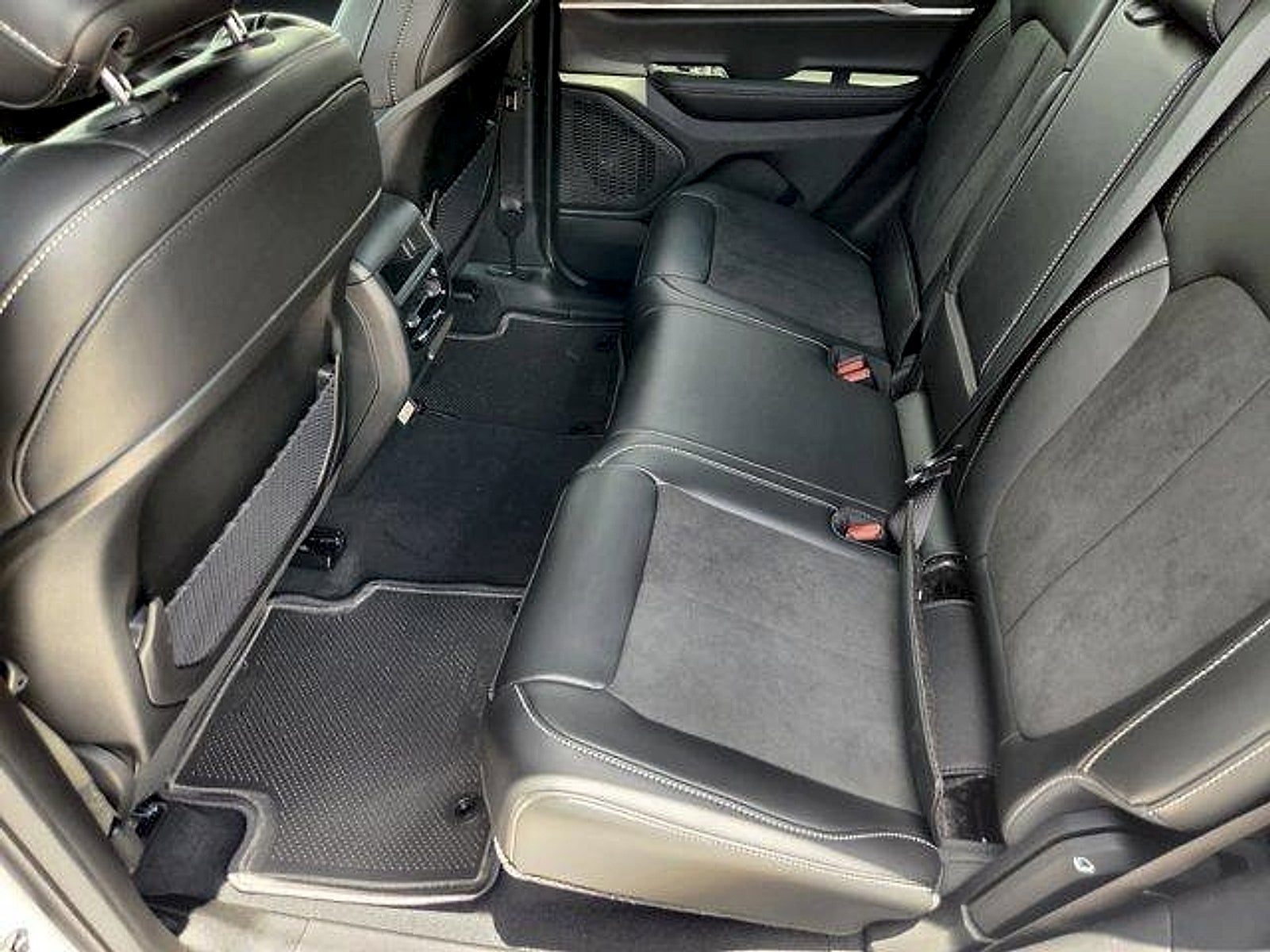2026 Jeep Grand Cherokee GRAND CHEROKEE LAREDO ALTITUDE 4X2