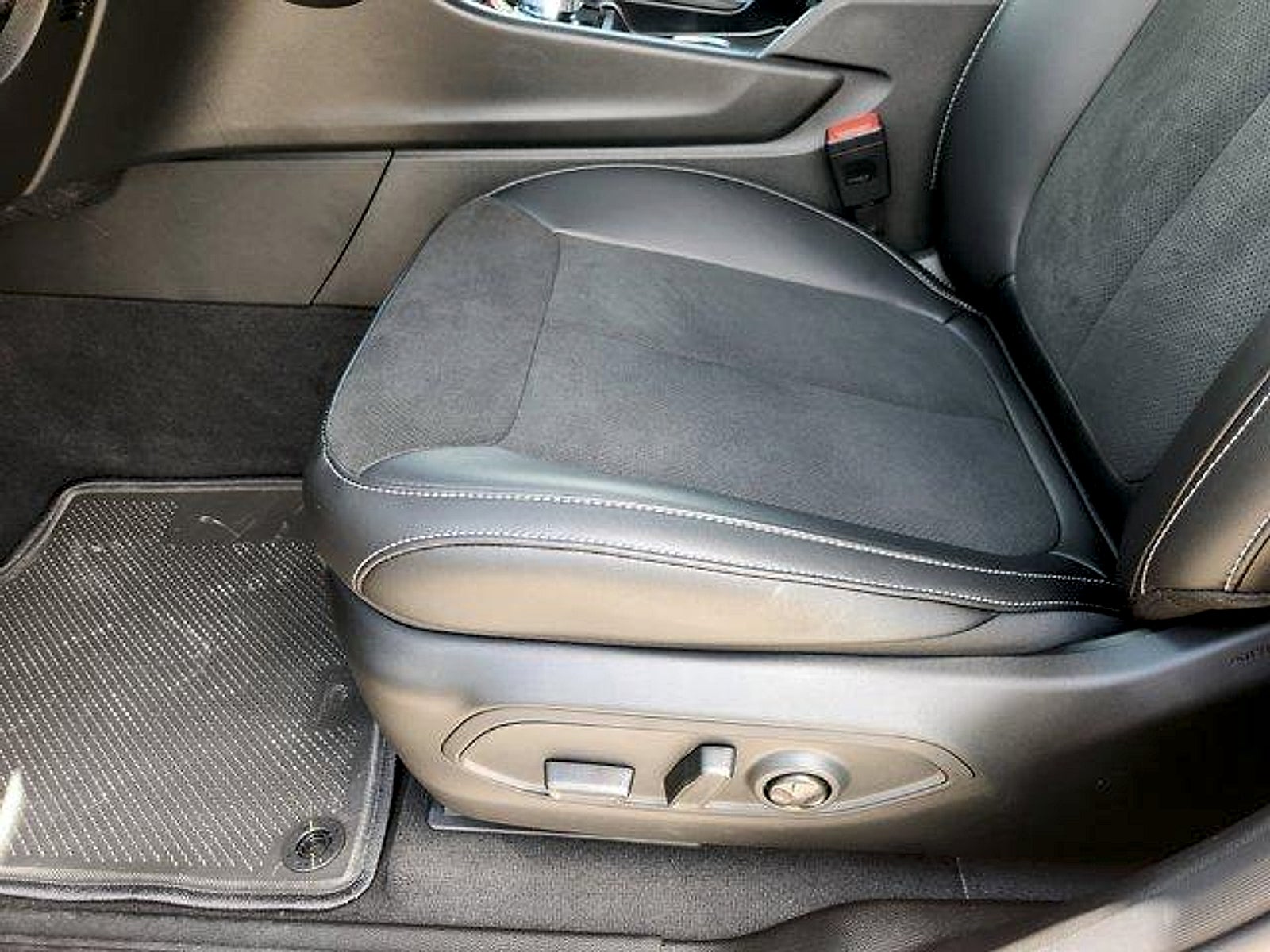 2026 Jeep Grand Cherokee GRAND CHEROKEE LAREDO ALTITUDE 4X2