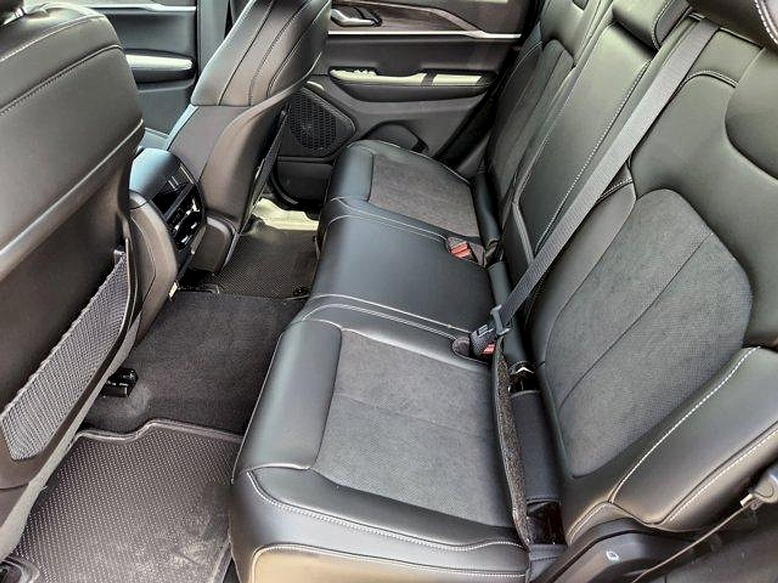 2026 Jeep Grand Cherokee GRAND CHEROKEE LAREDO ALTITUDE 4X2