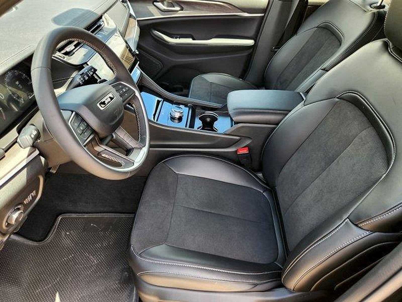 2026 Jeep Grand Cherokee GRAND CHEROKEE LAREDO ALTITUDE 4X2