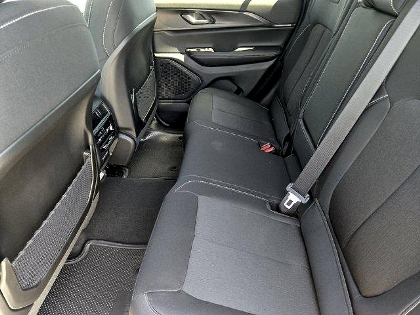 2026 Jeep Grand Cherokee GRAND CHEROKEE LAREDO X 4X4