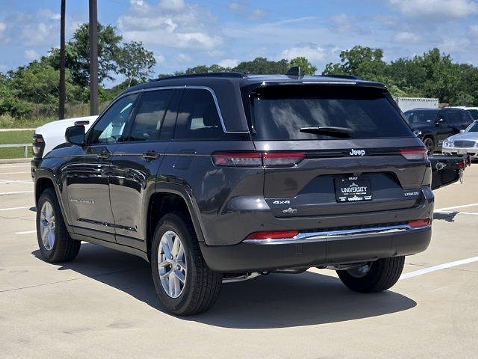 2026 Jeep Grand Cherokee GRAND CHEROKEE LAREDO X 4X4