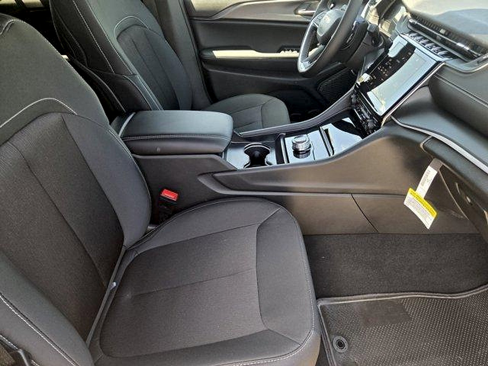 2026 Jeep Grand Cherokee GRAND CHEROKEE LAREDO X 4X4