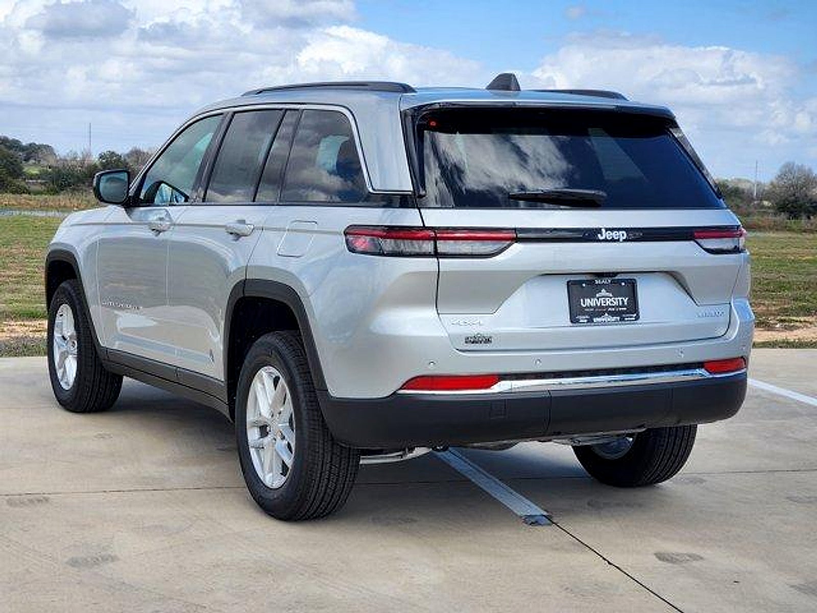 2026 Jeep Grand Cherokee GRAND CHEROKEE LAREDO X 4X4