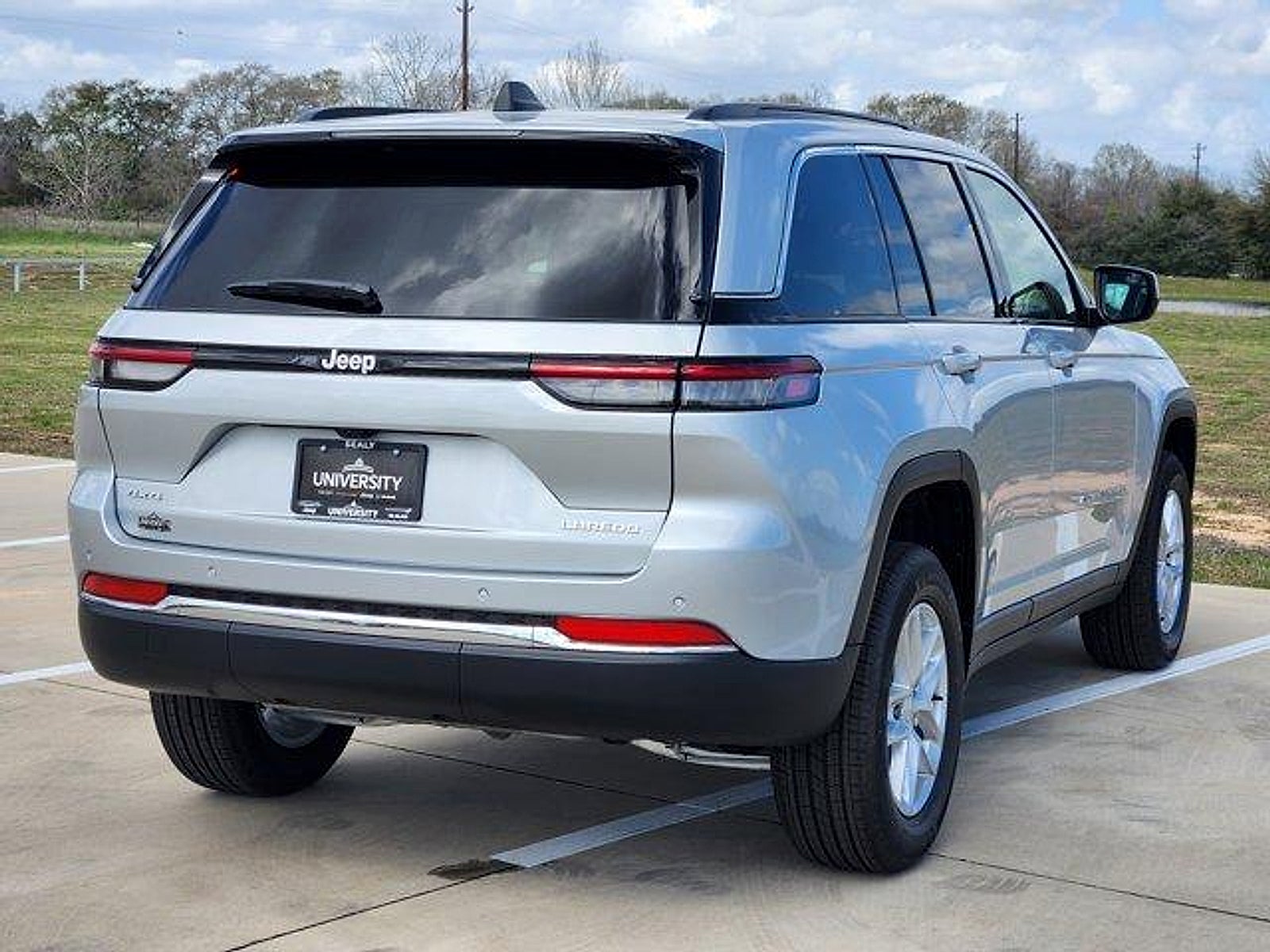 2026 Jeep Grand Cherokee GRAND CHEROKEE LAREDO X 4X4