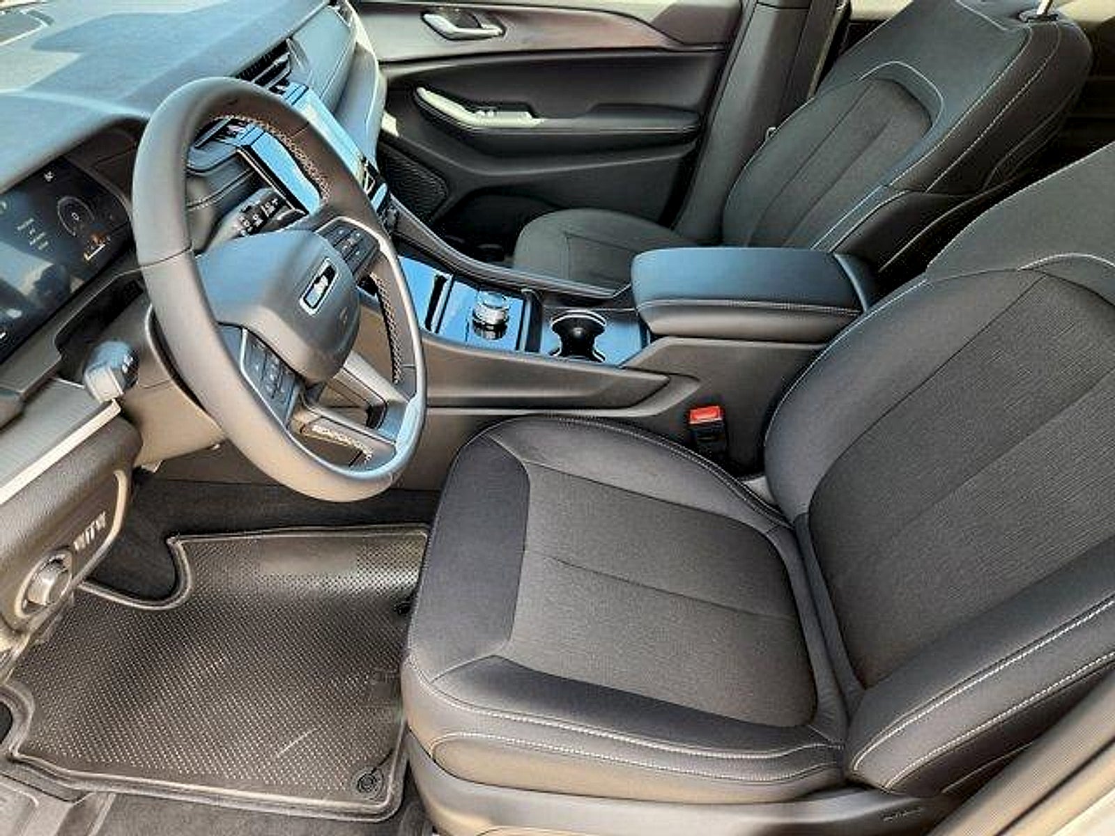 2026 Jeep Grand Cherokee GRAND CHEROKEE LAREDO X 4X4