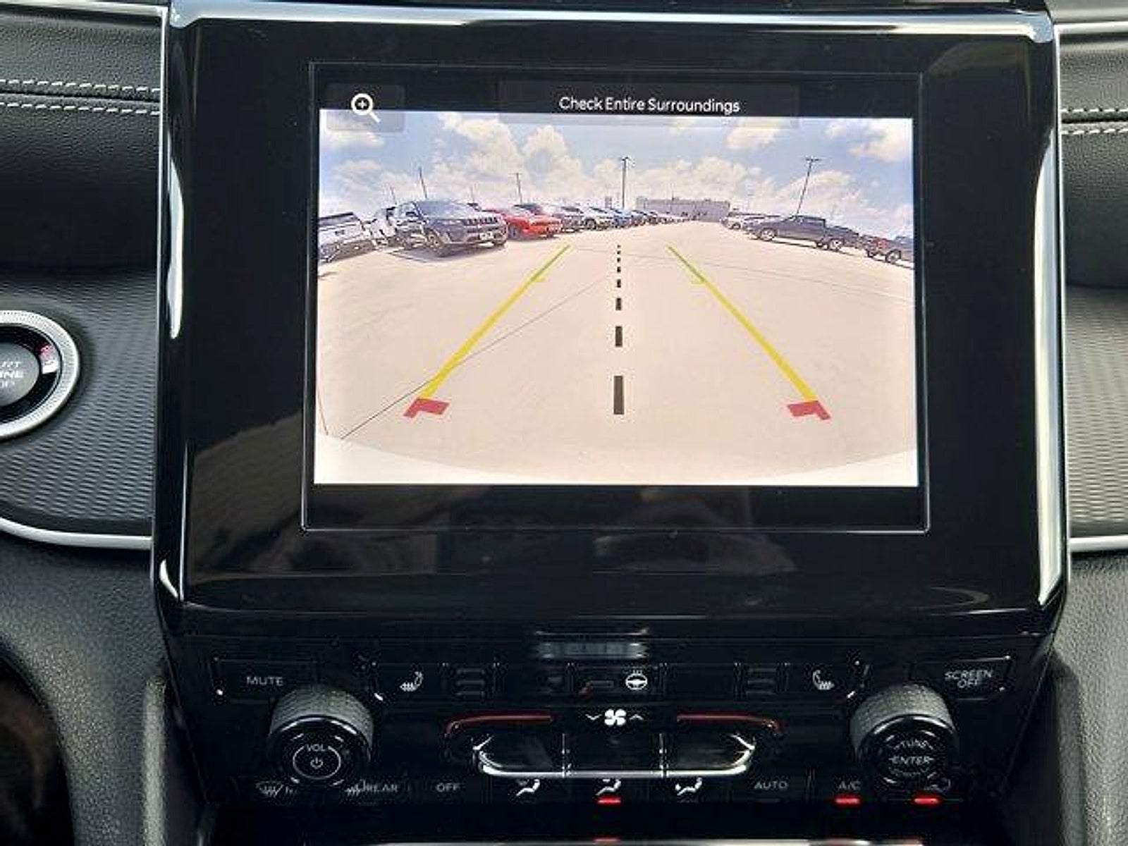 2026 Jeep Grand Cherokee GRAND CHEROKEE LAREDO X 4X4