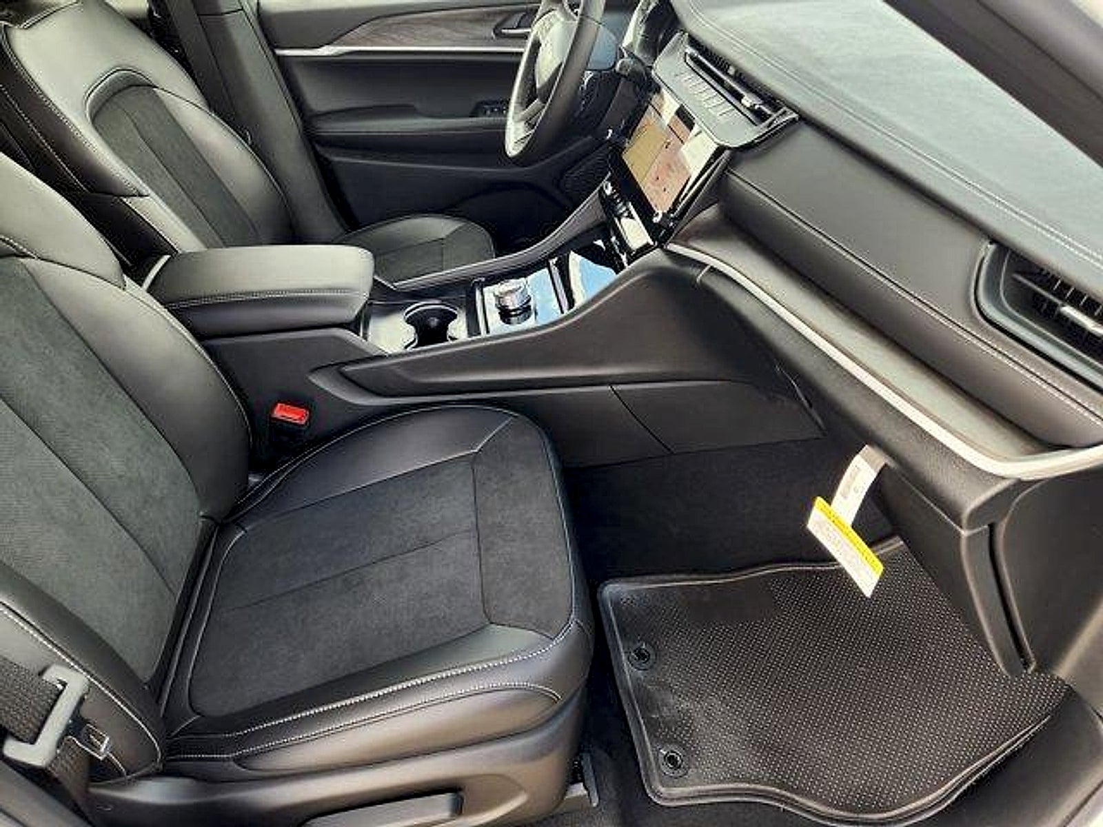 2026 Jeep Grand Cherokee GRAND CHEROKEE L LAREDO ALTITUDE 4X2