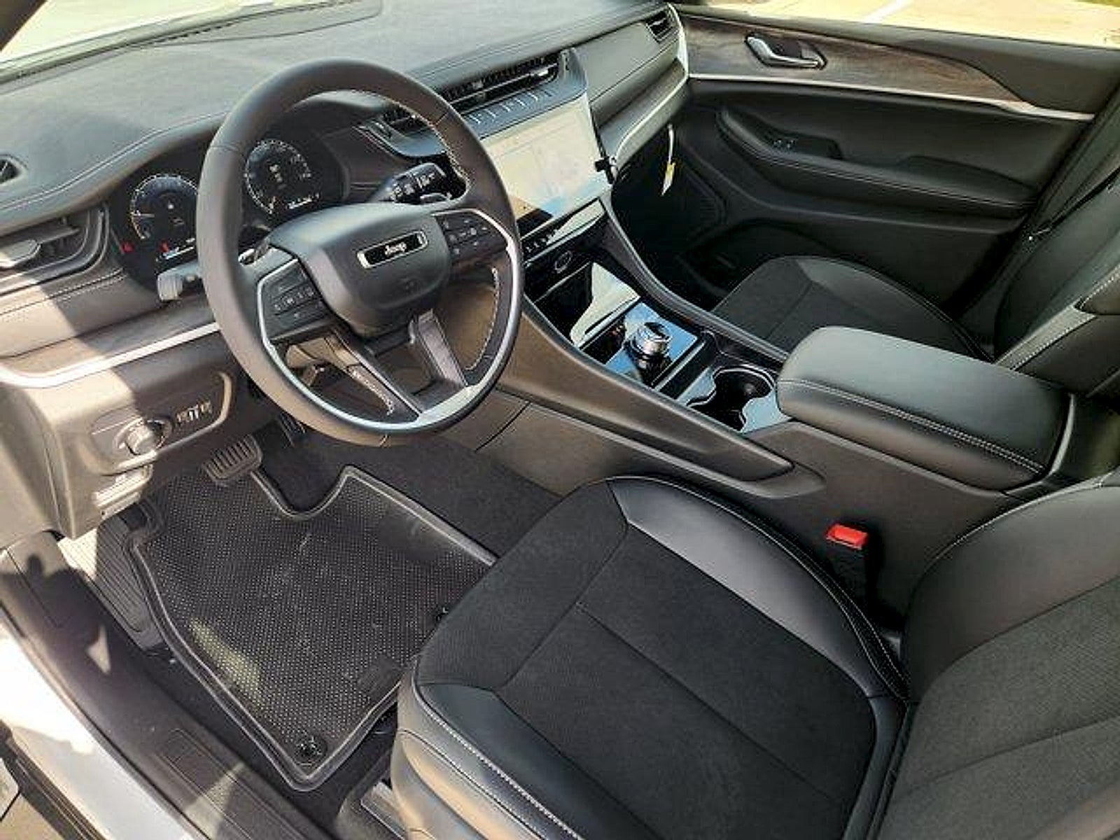 2026 Jeep Grand Cherokee GRAND CHEROKEE L LAREDO ALTITUDE 4X2