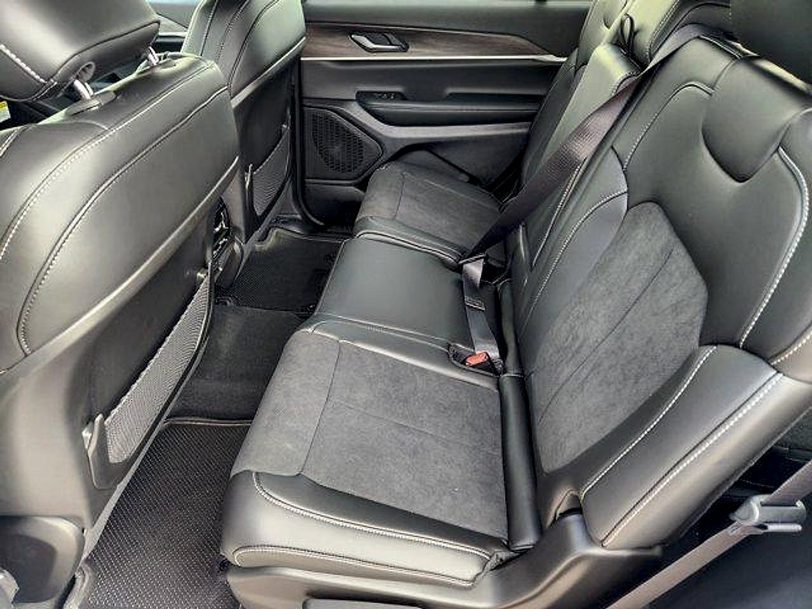 2026 Jeep Grand Cherokee GRAND CHEROKEE L LAREDO ALTITUDE 4X2