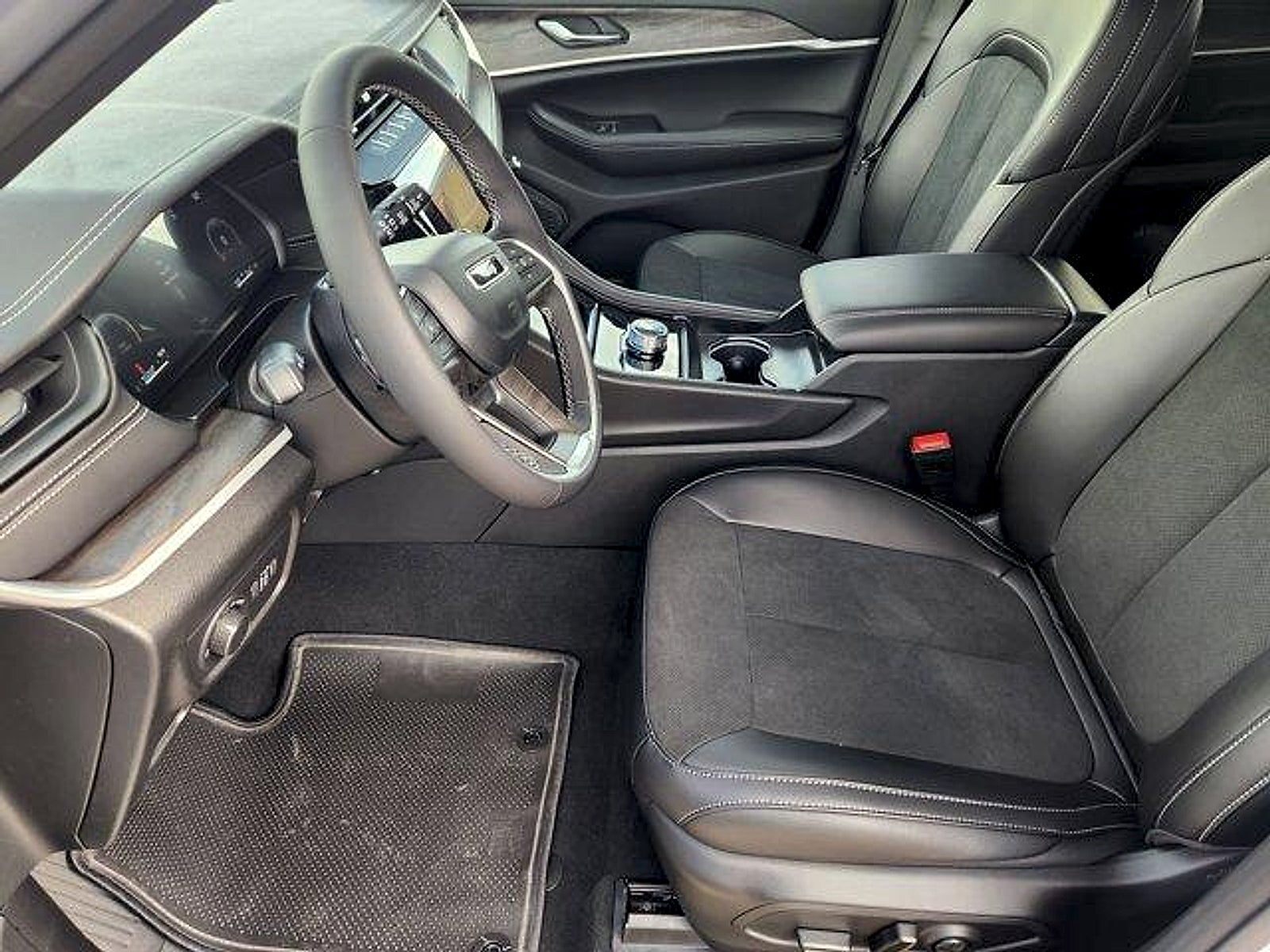 2026 Jeep Grand Cherokee GRAND CHEROKEE L LAREDO ALTITUDE 4X2