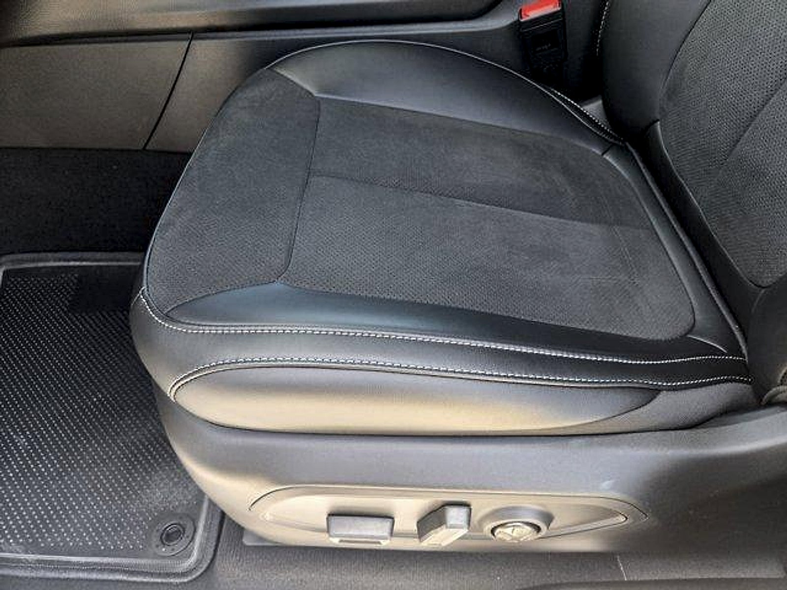2026 Jeep Grand Cherokee GRAND CHEROKEE L LAREDO ALTITUDE 4X2
