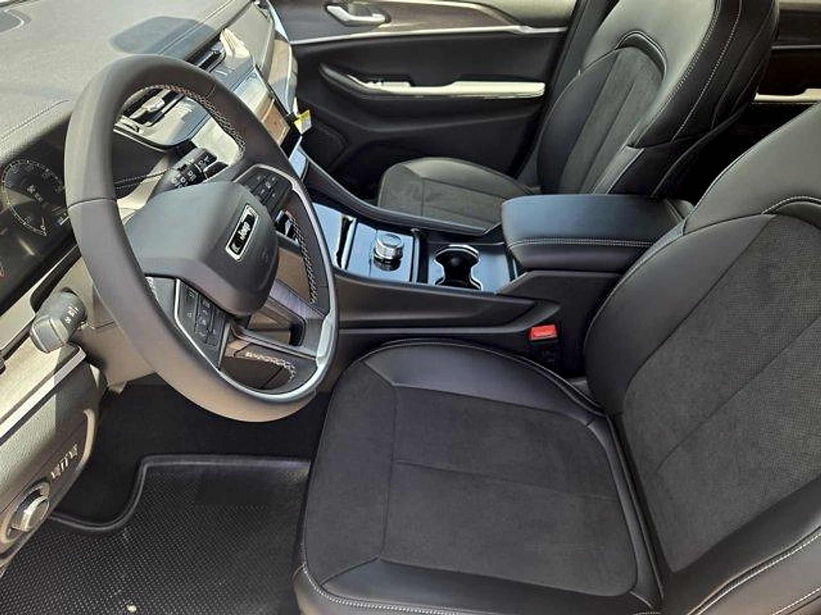 2026 Jeep Grand Cherokee GRAND CHEROKEE L LAREDO ALTITUDE 4X2