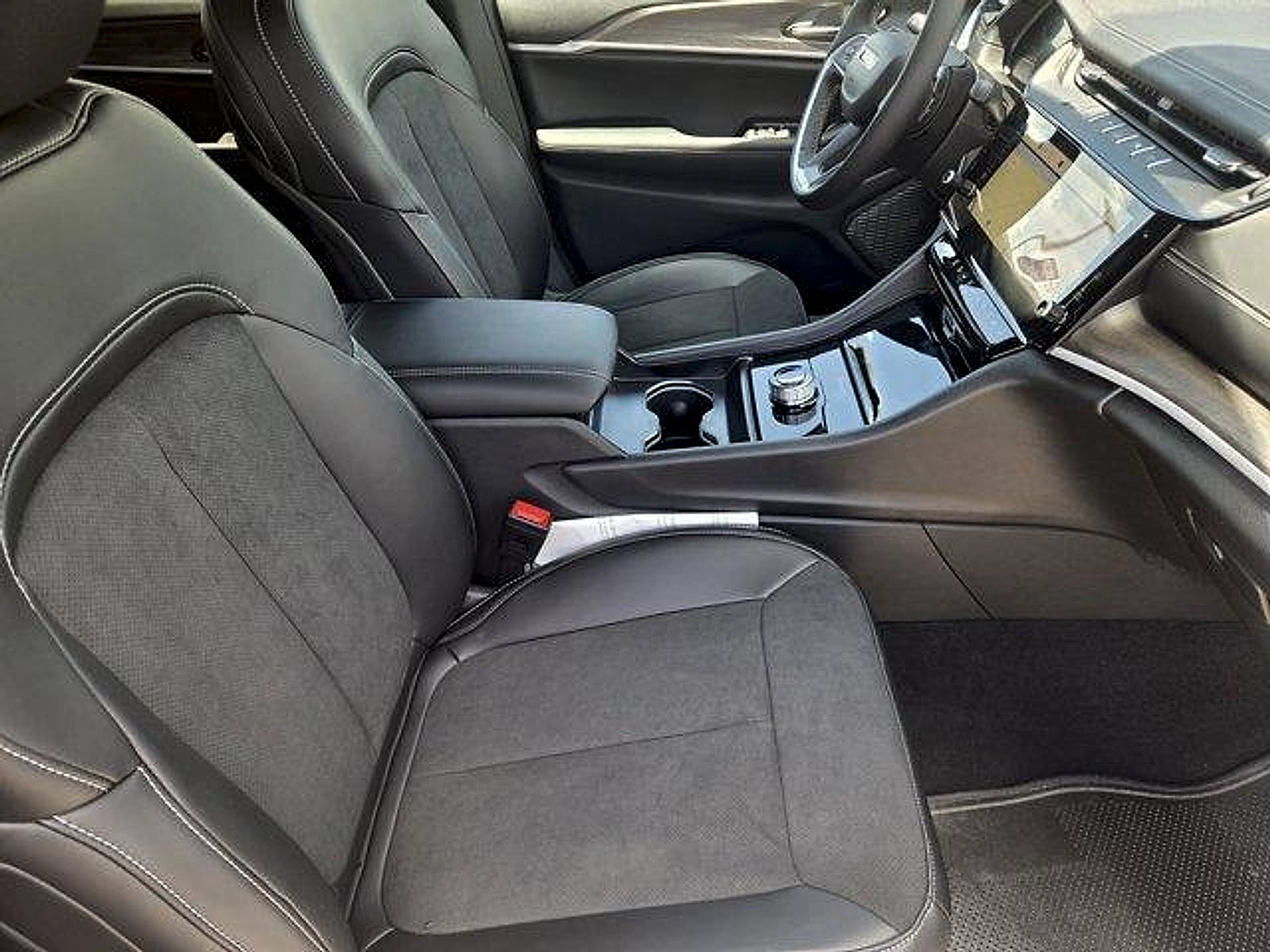 2026 Jeep Grand Cherokee GRAND CHEROKEE L LAREDO ALTITUDE 4X2