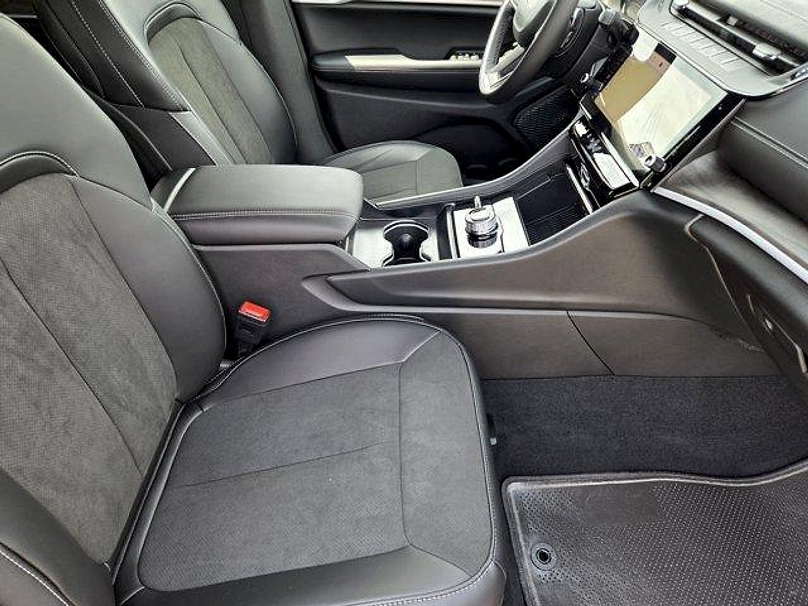 2026 Jeep Grand Cherokee GRAND CHEROKEE L LAREDO ALTITUDE 4X4