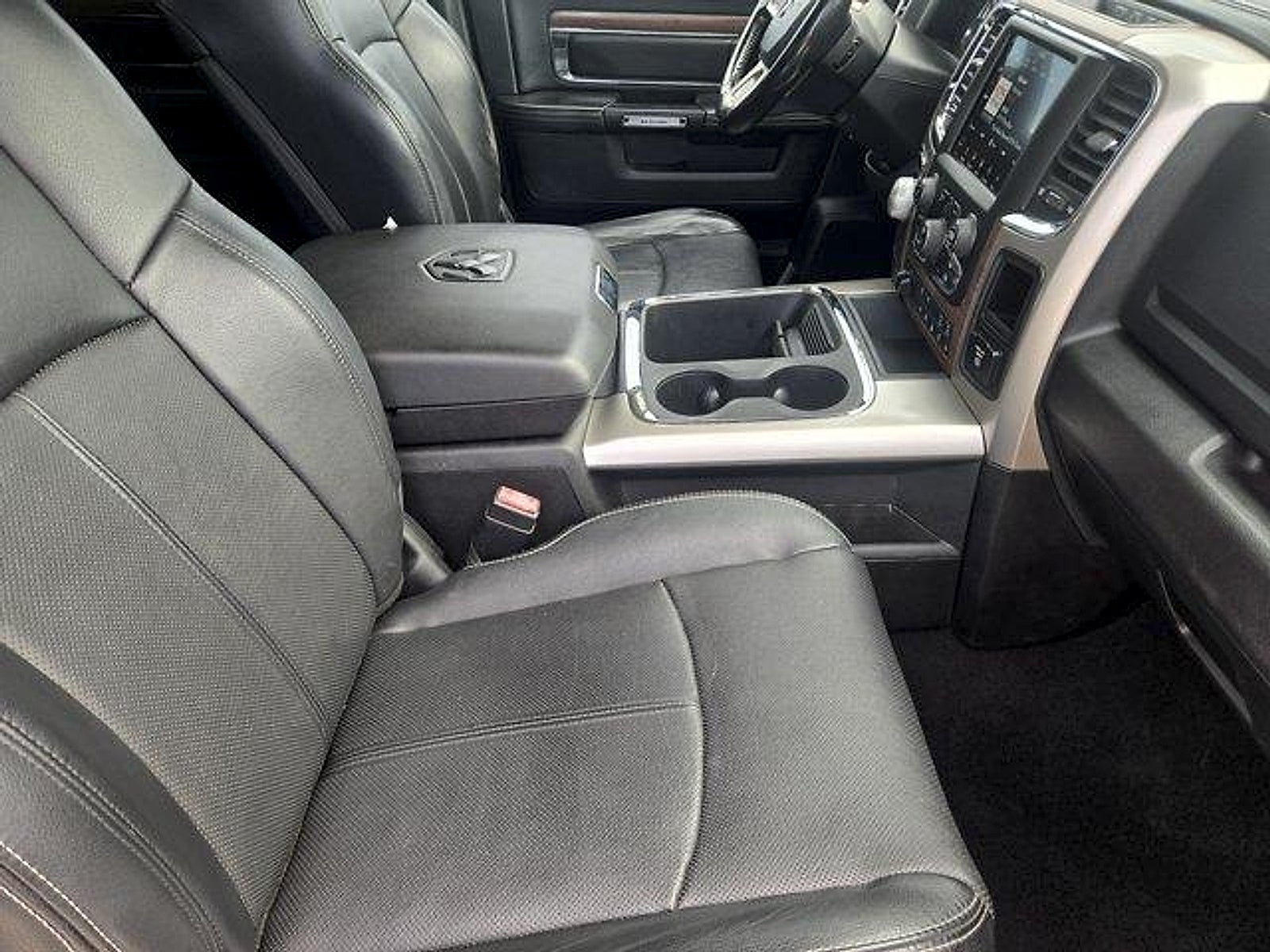 2018 RAM 1500 Laramie Crew Cab 4x4 5'7' Box