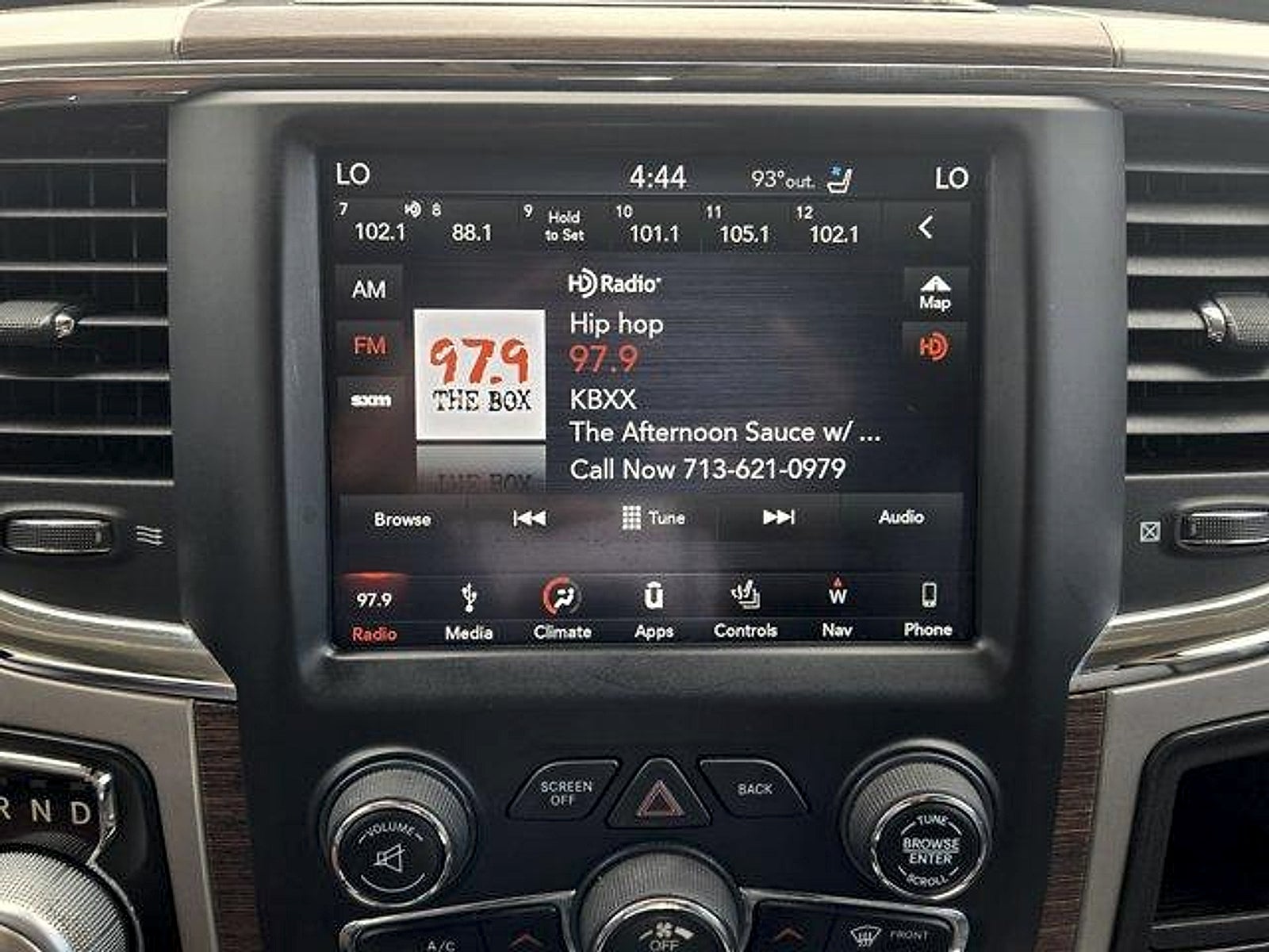 2018 RAM 1500 Laramie Crew Cab 4x4 5'7' Box