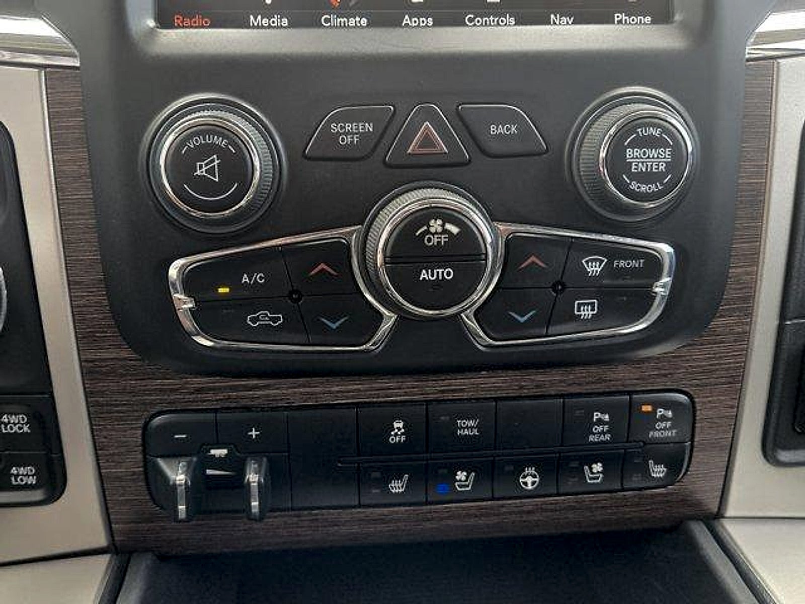 2018 RAM 1500 Laramie Crew Cab 4x4 5'7' Box