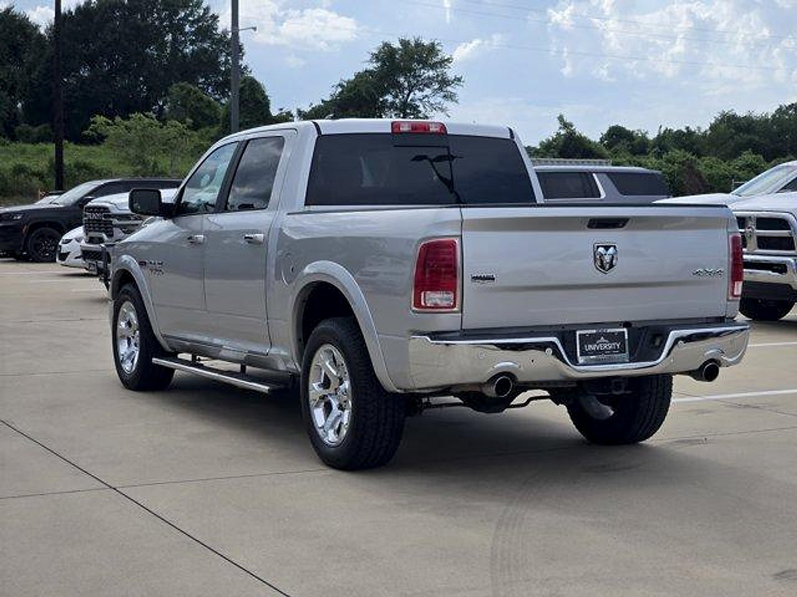 2018 RAM 1500 Laramie Crew Cab 4x4 5'7' Box