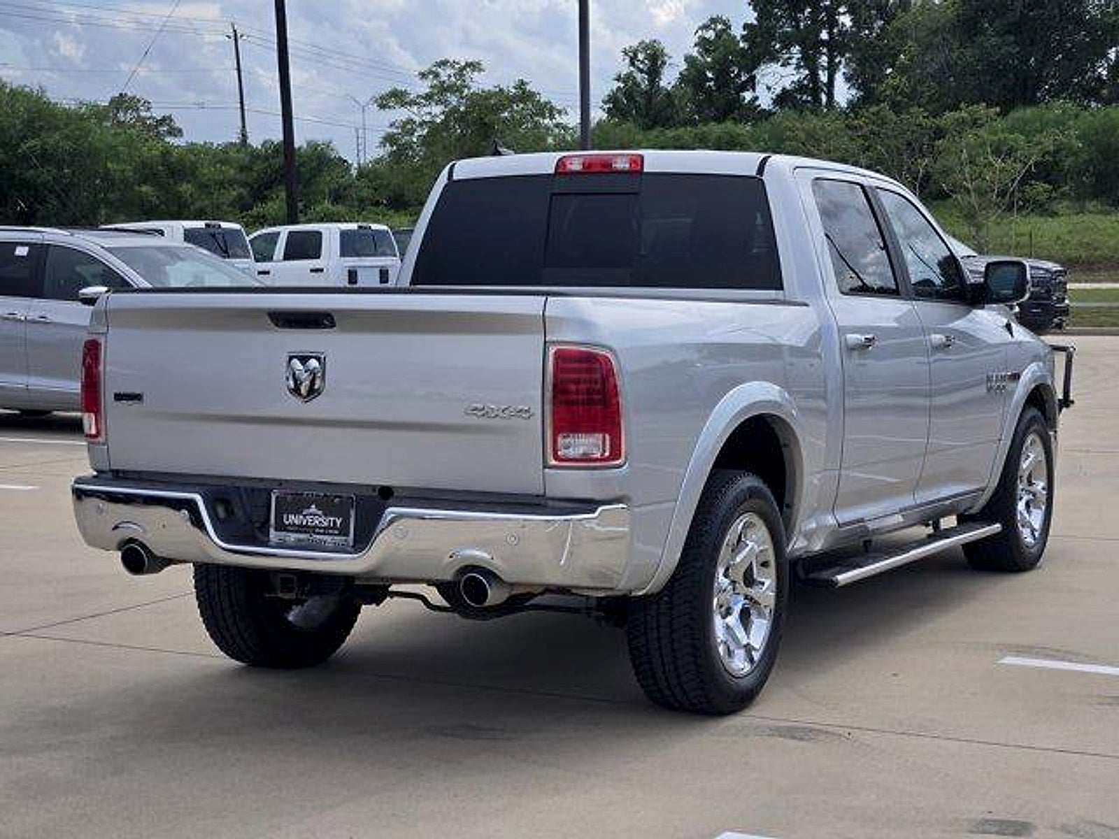 2018 RAM 1500 Laramie Crew Cab 4x4 5'7' Box