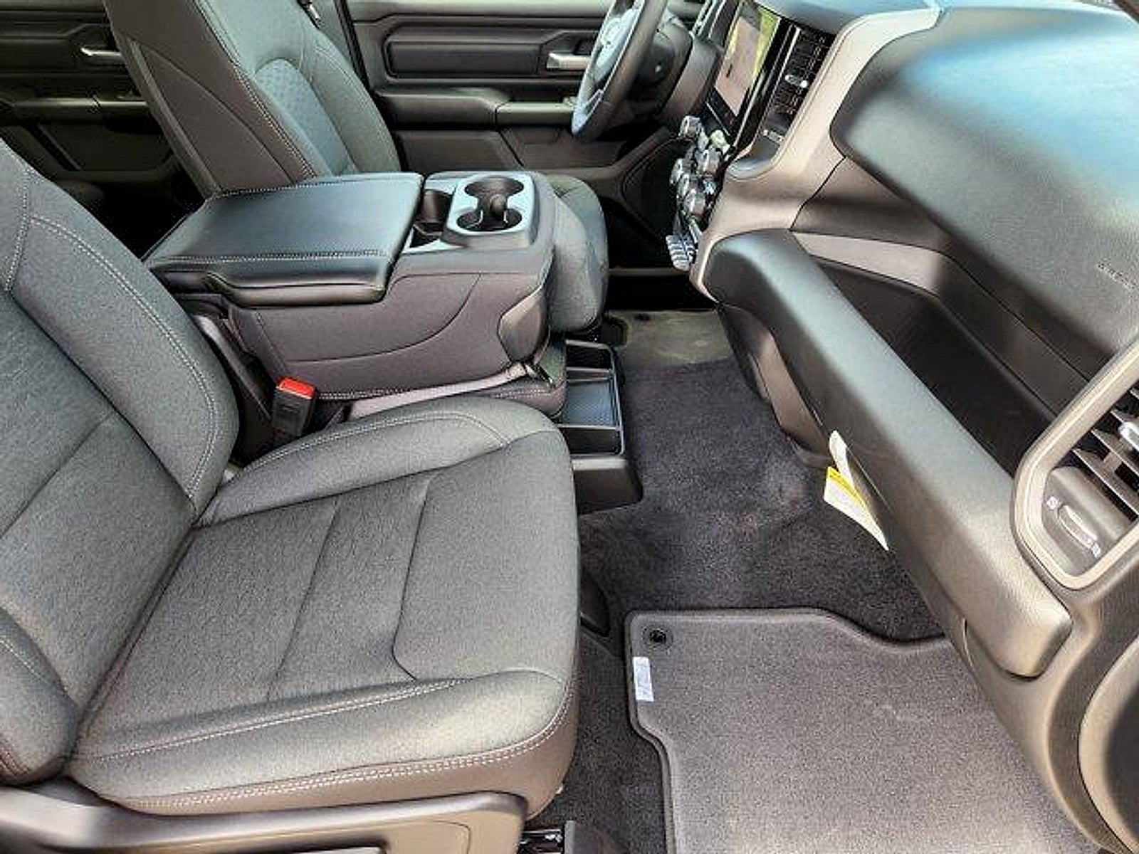 2027 RAM Ram 1500 RAM 1500 EXPRESS CREW CAB 4X2 5'7' BOX