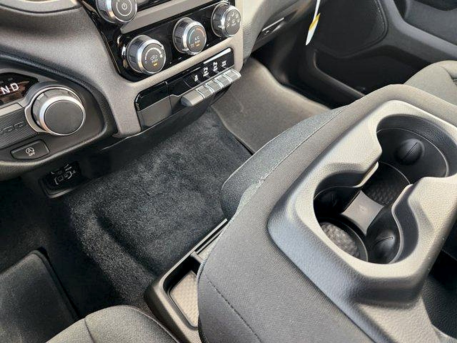 2027 RAM Ram 1500 RAM 1500 EXPRESS CREW CAB 4X2 5'7' BOX