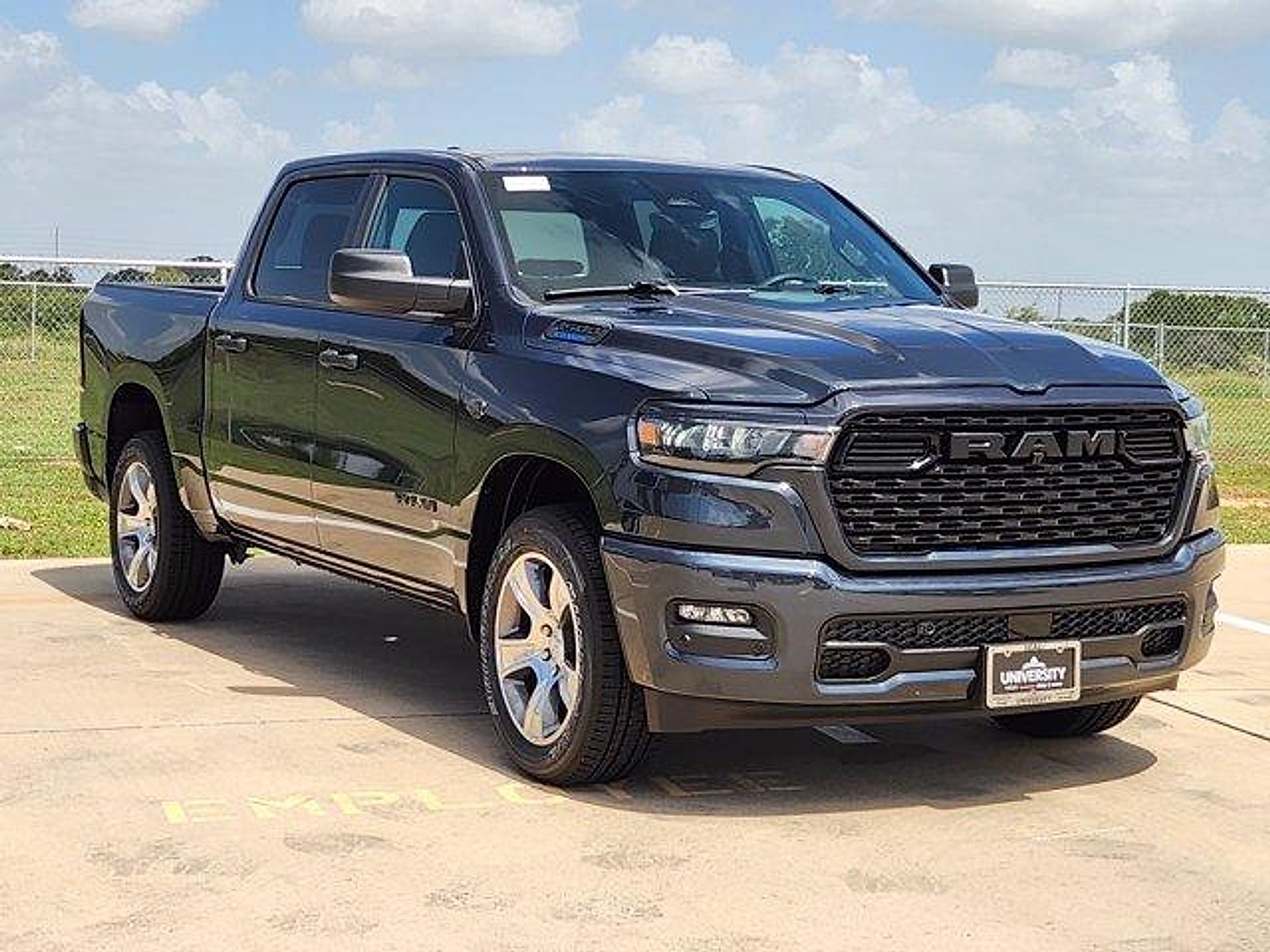 2027 RAM Ram 1500 RAM 1500 EXPRESS CREW CAB 4X2 5'7' BOX