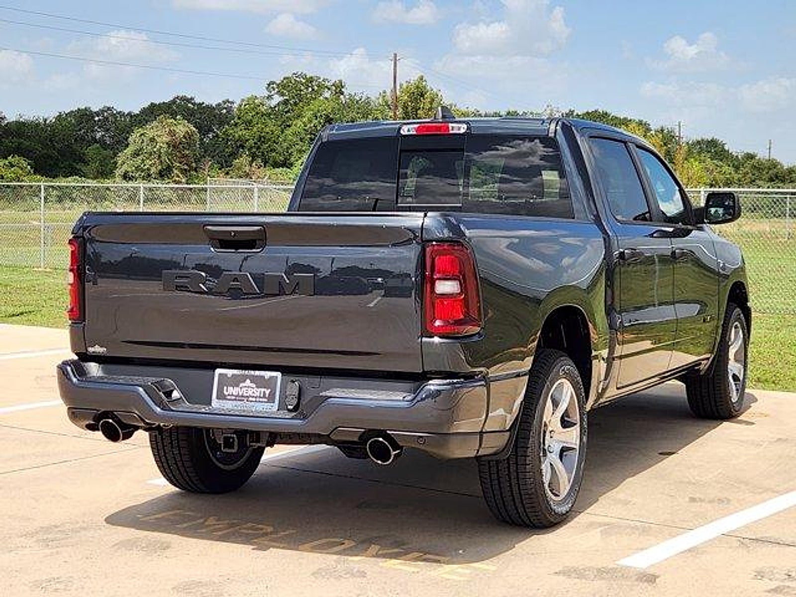 2027 RAM Ram 1500 RAM 1500 EXPRESS CREW CAB 4X2 5'7' BOX