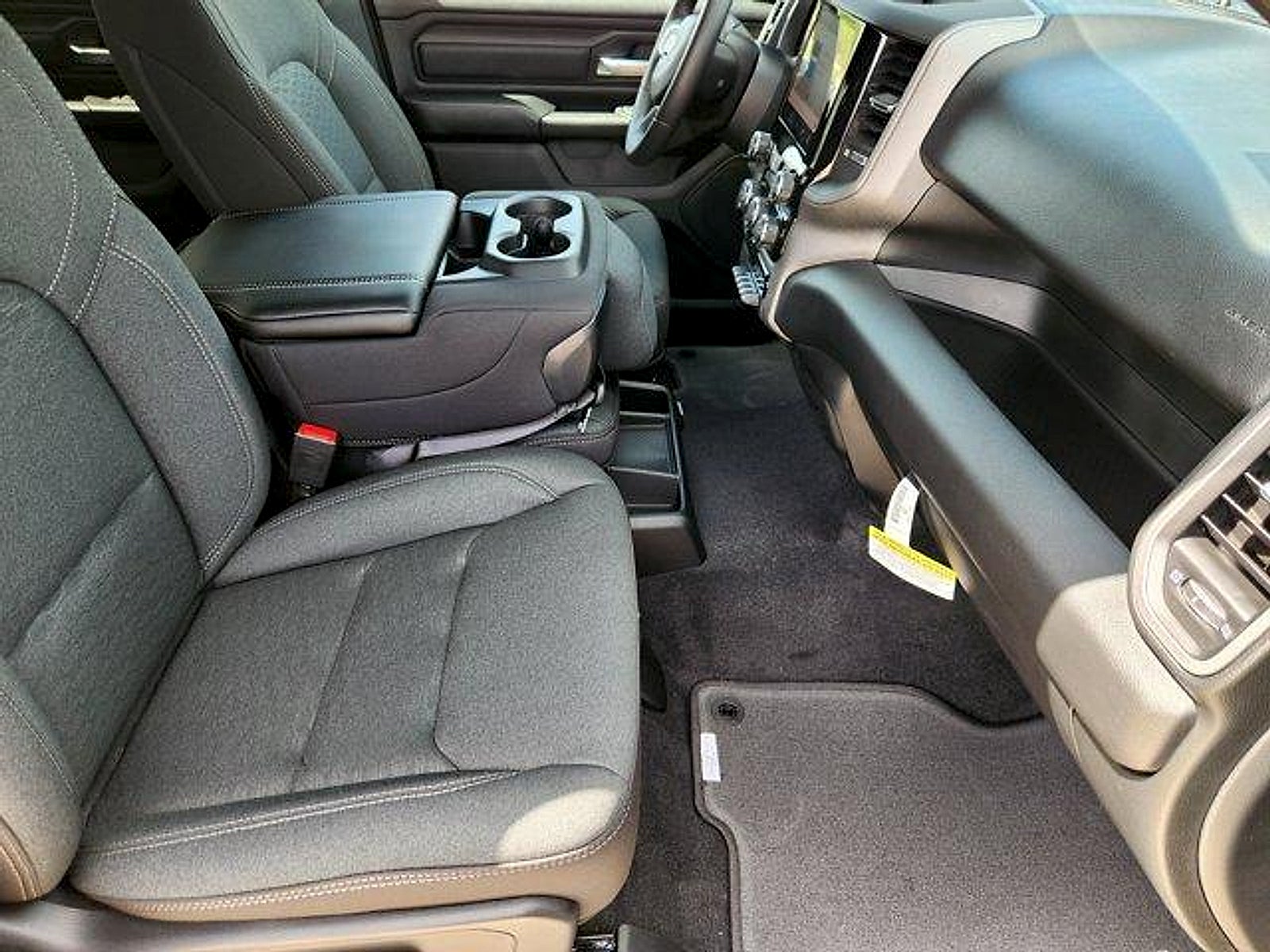 2027 RAM Ram 1500 RAM 1500 EXPRESS CREW CAB 4X2 5'7' BOX