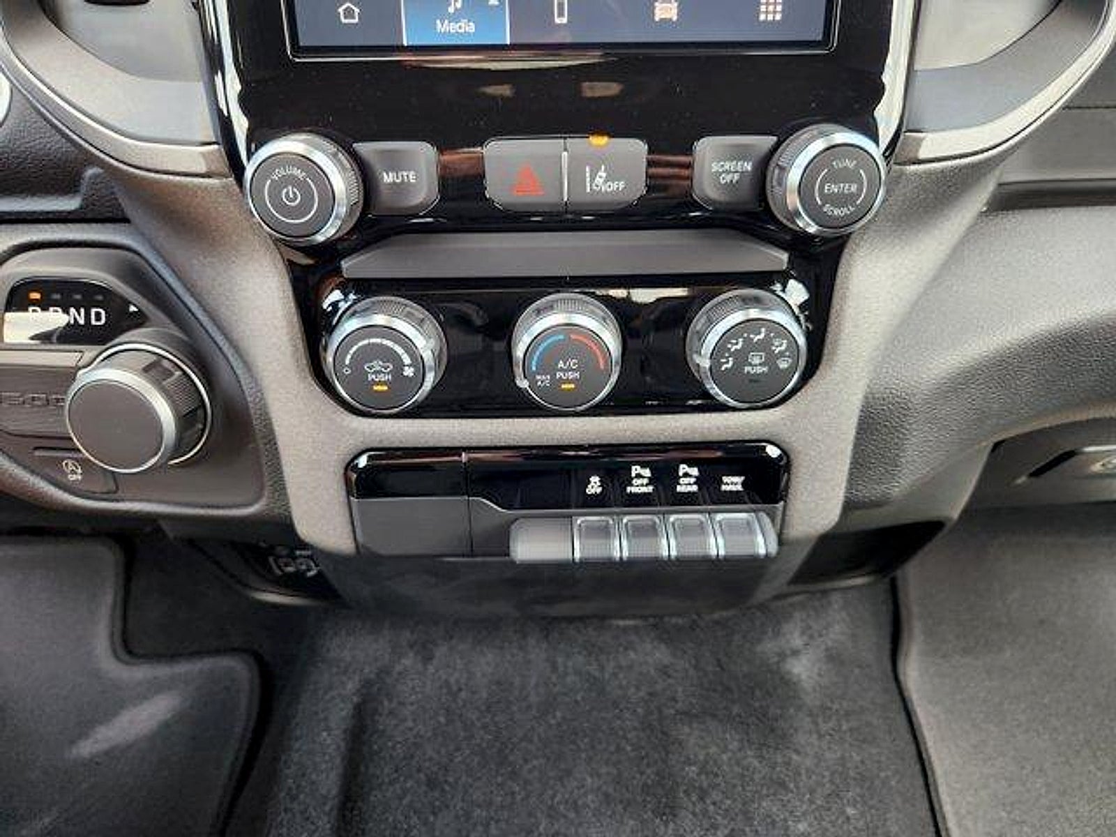 2027 RAM Ram 1500 RAM 1500 EXPRESS CREW CAB 4X2 5'7' BOX