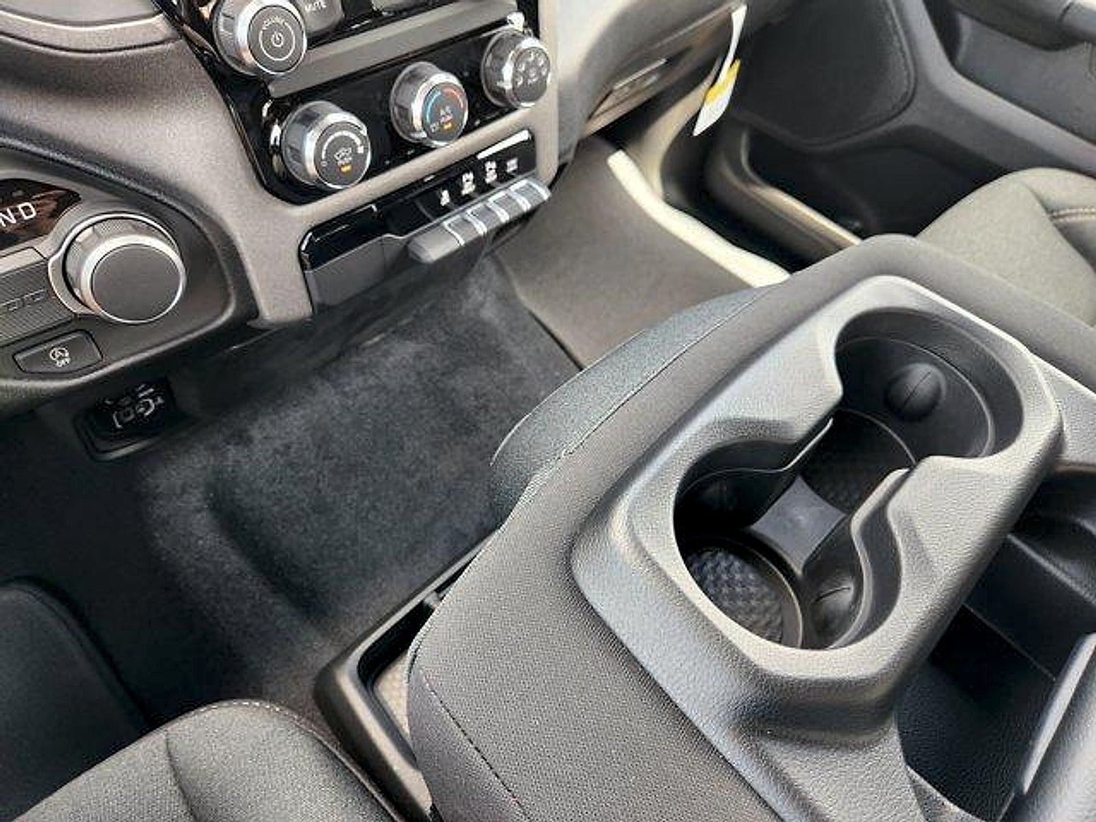 2027 RAM Ram 1500 RAM 1500 EXPRESS CREW CAB 4X2 5'7' BOX