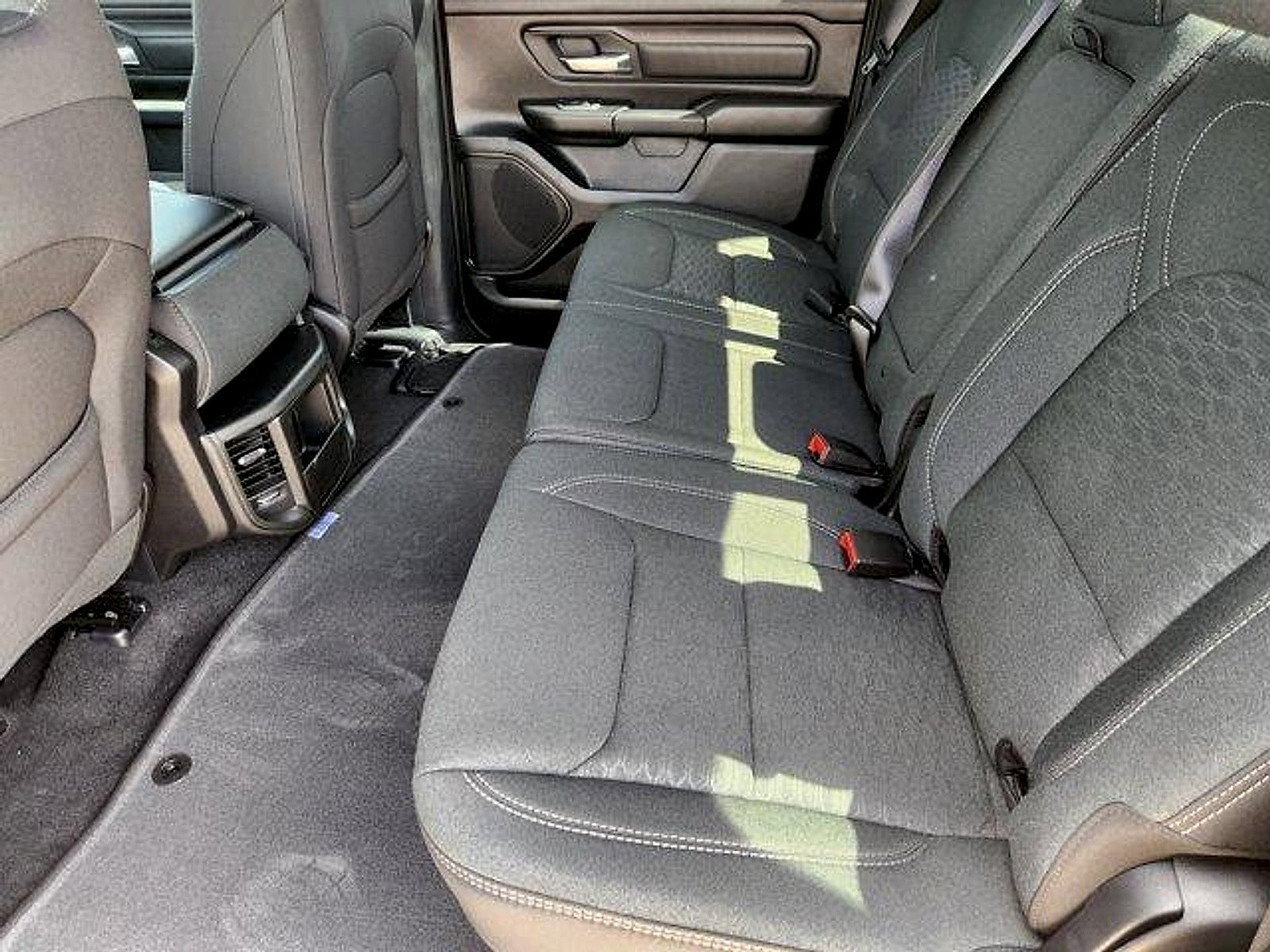 2027 RAM Ram 1500 RAM 1500 EXPRESS CREW CAB 4X2 5'7' BOX