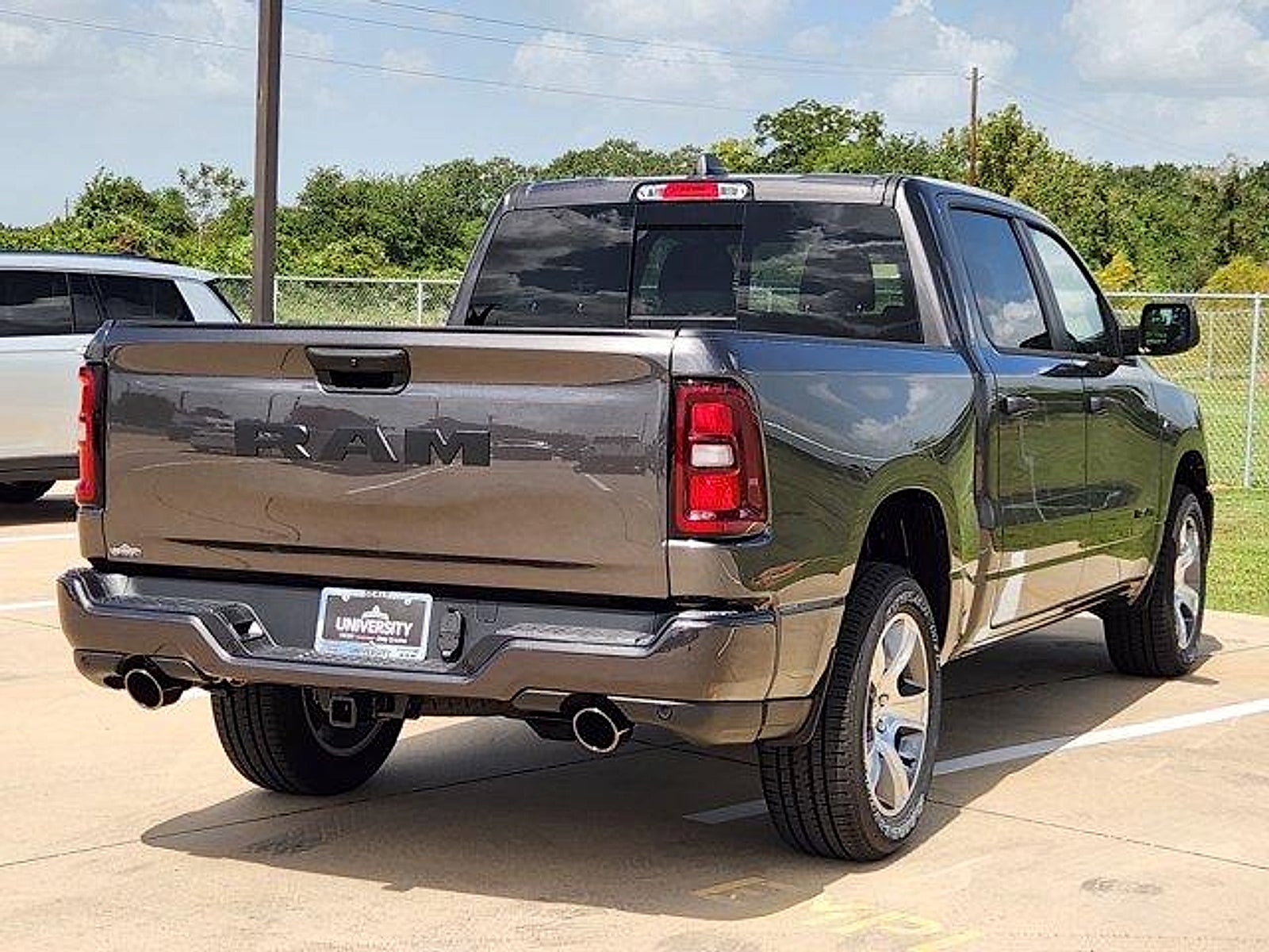 2027 RAM Ram 1500 RAM 1500 EXPRESS CREW CAB 4X2 5'7' BOX