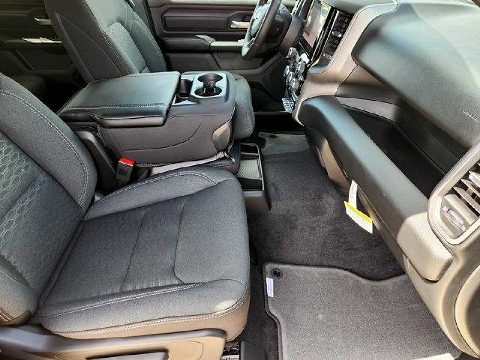 2027 RAM Ram 1500 RAM 1500 EXPRESS CREW CAB 4X2 5'7' BOX