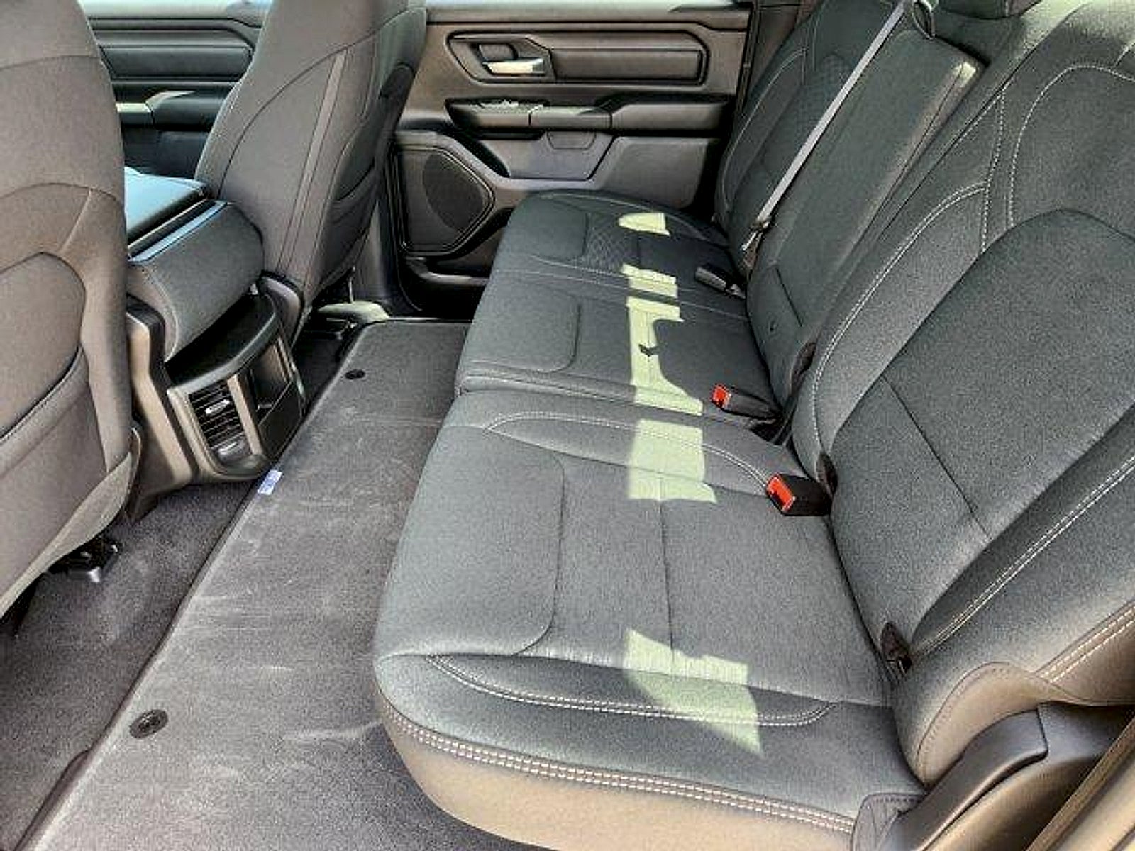 2027 RAM Ram 1500 RAM 1500 EXPRESS CREW CAB 4X2 5'7' BOX