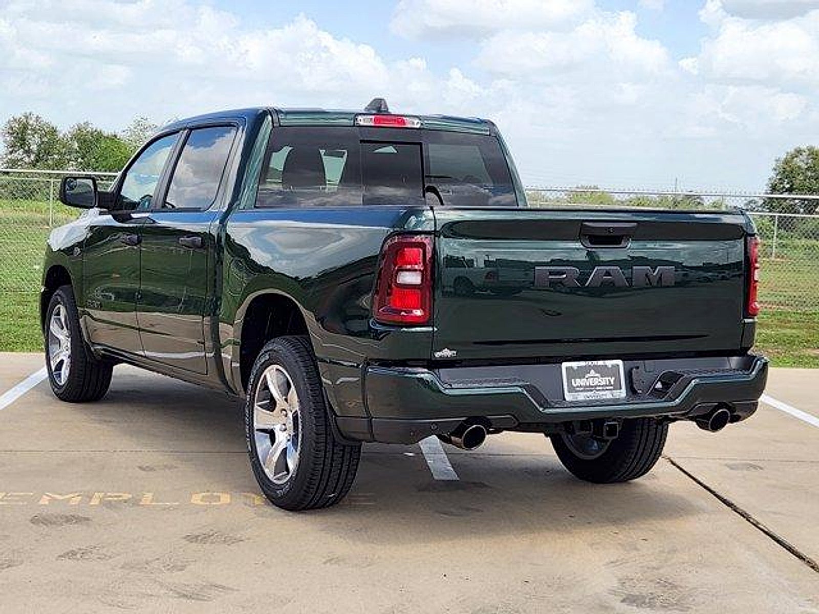 2027 RAM Ram 1500 RAM 1500 EXPRESS CREW CAB 4X2 5'7' BOX