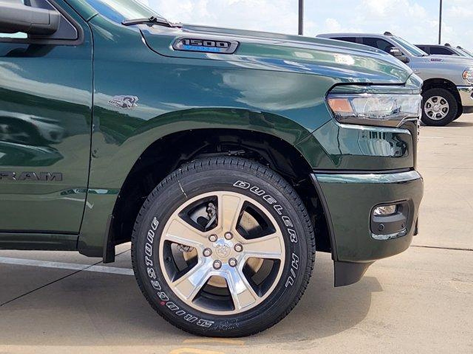 2027 RAM Ram 1500 RAM 1500 EXPRESS CREW CAB 4X2 5'7' BOX