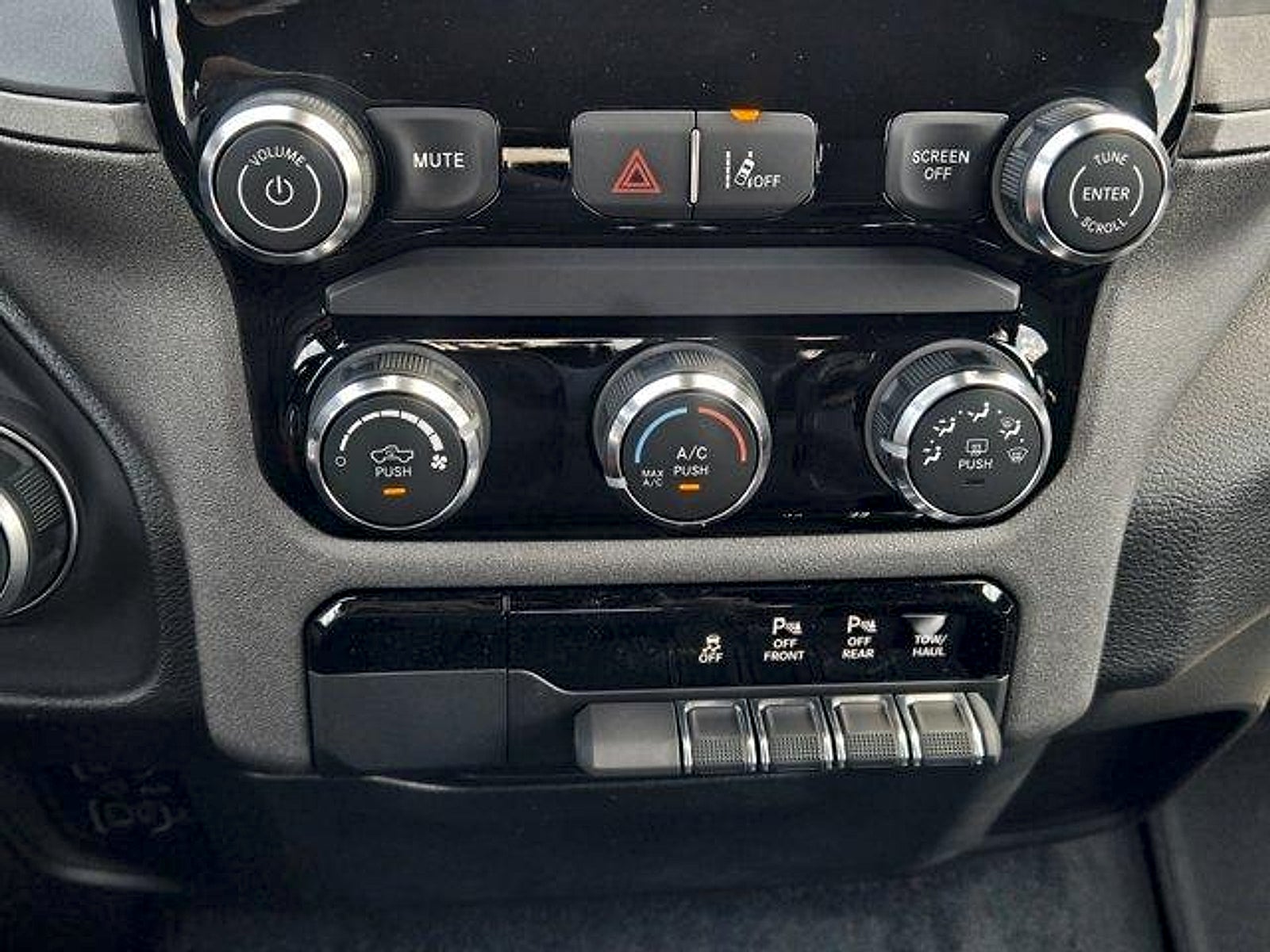 2026 RAM 1500 RAM 1500 EXPRESS CREW CAB 4X2 5'7' BOX