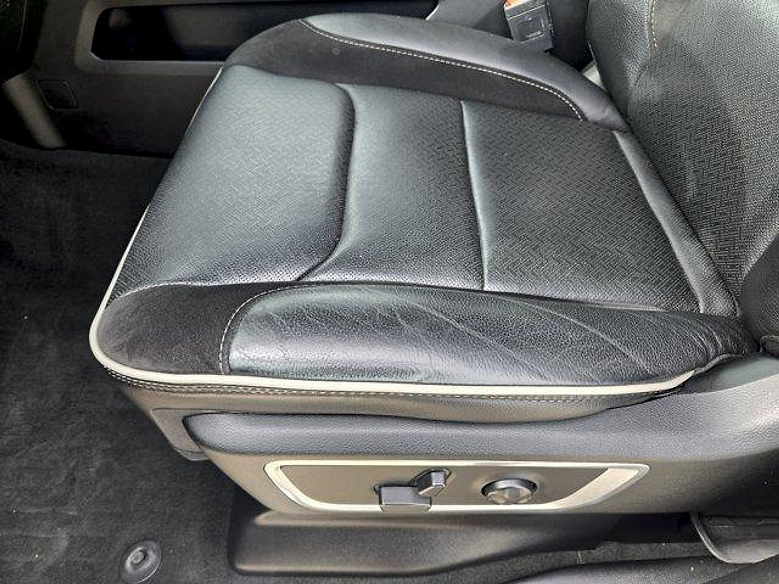 2021 RAM 1500 Laramie Crew Cab 4x2 5'7' Box