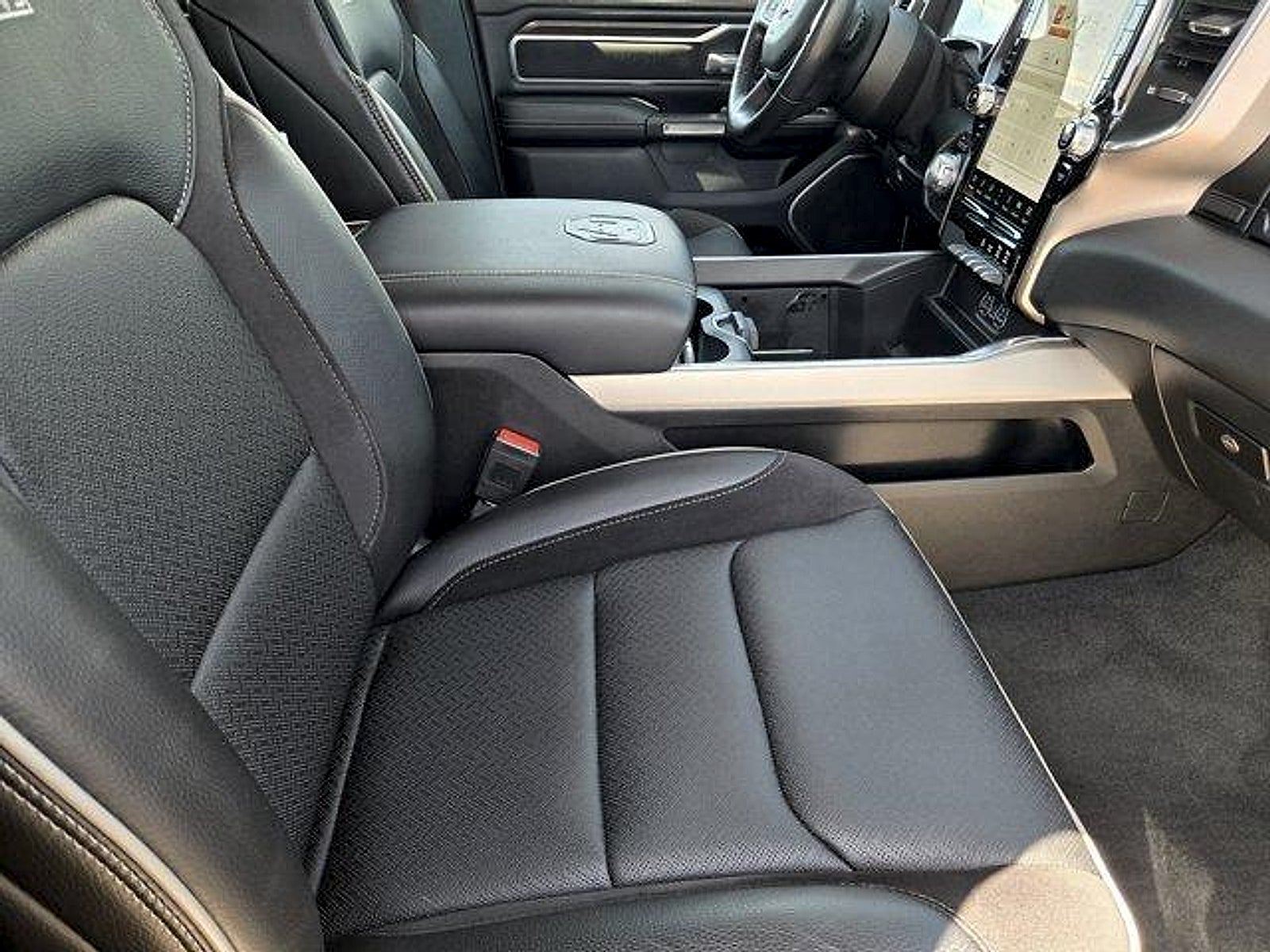 2022 RAM 1500 Laramie Crew Cab 4x2 5'7' Box