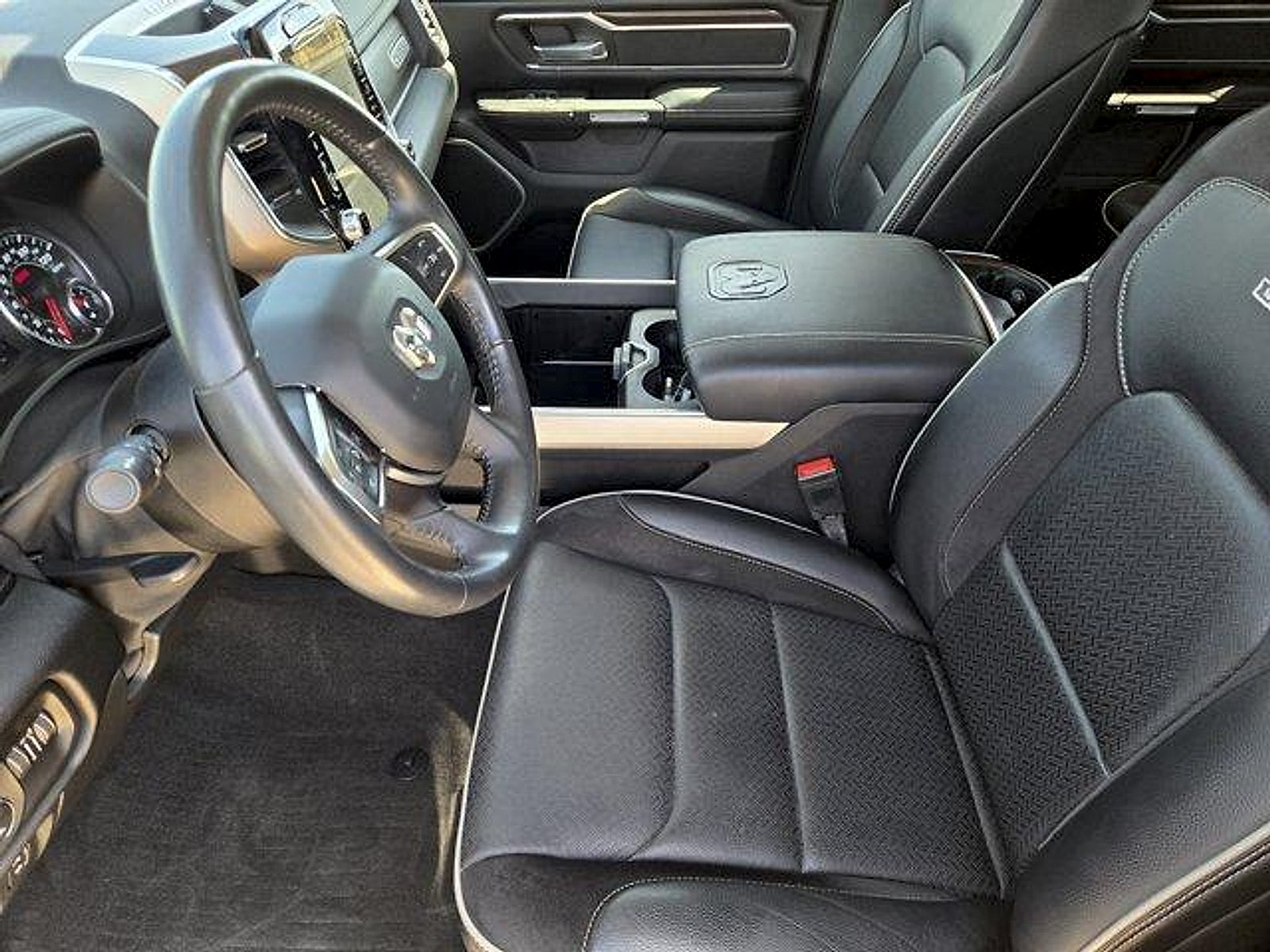 2022 RAM 1500 Laramie Crew Cab 4x2 5'7' Box
