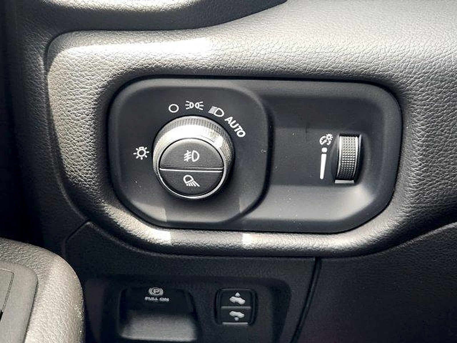 2023 RAM 1500 Lone Star Crew Cab 4x4 5'7' Box