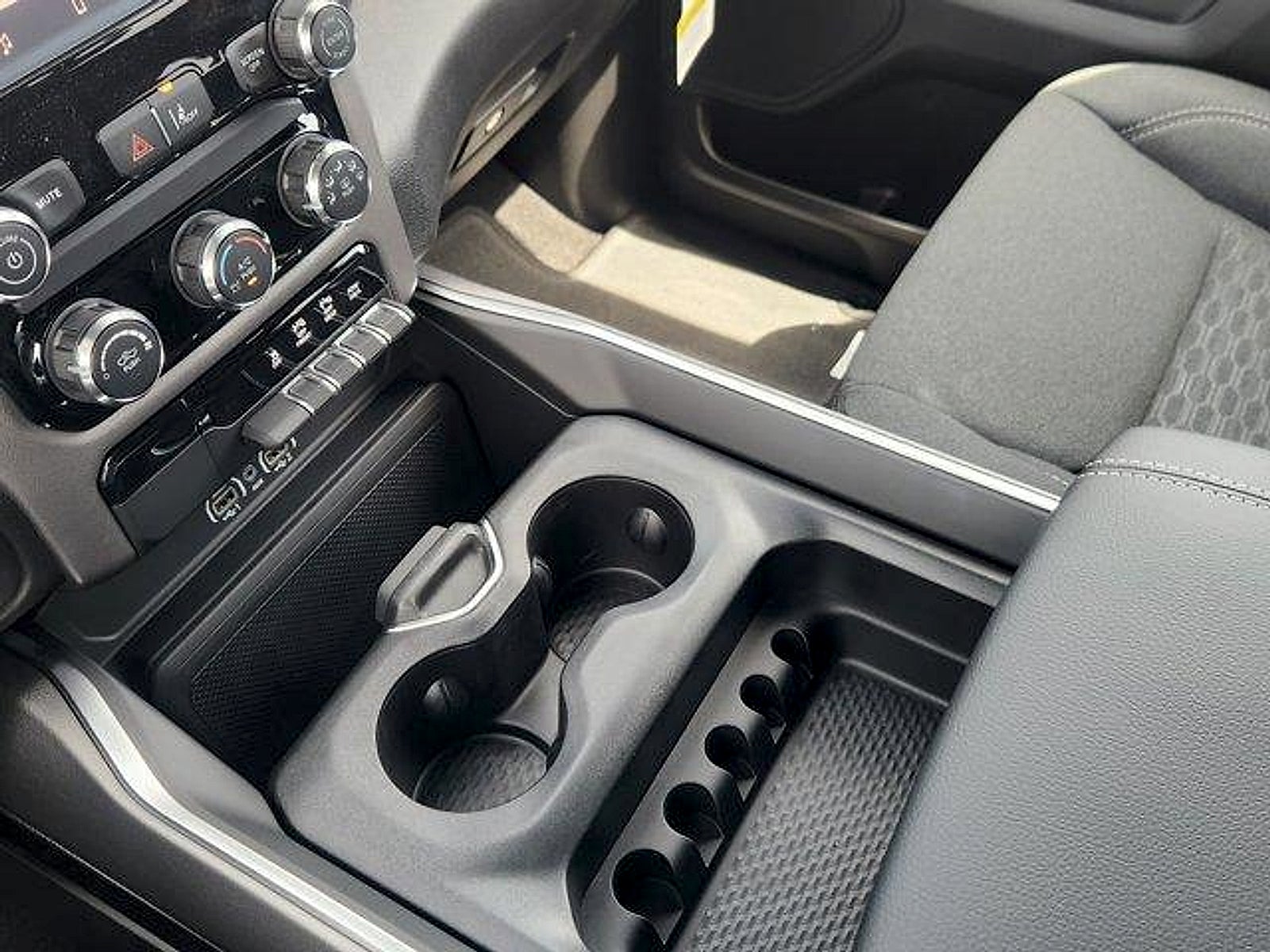 2026 RAM Ram 1500 RAM 1500 EXPRESS CREW CAB 4X4 5'7' BOX