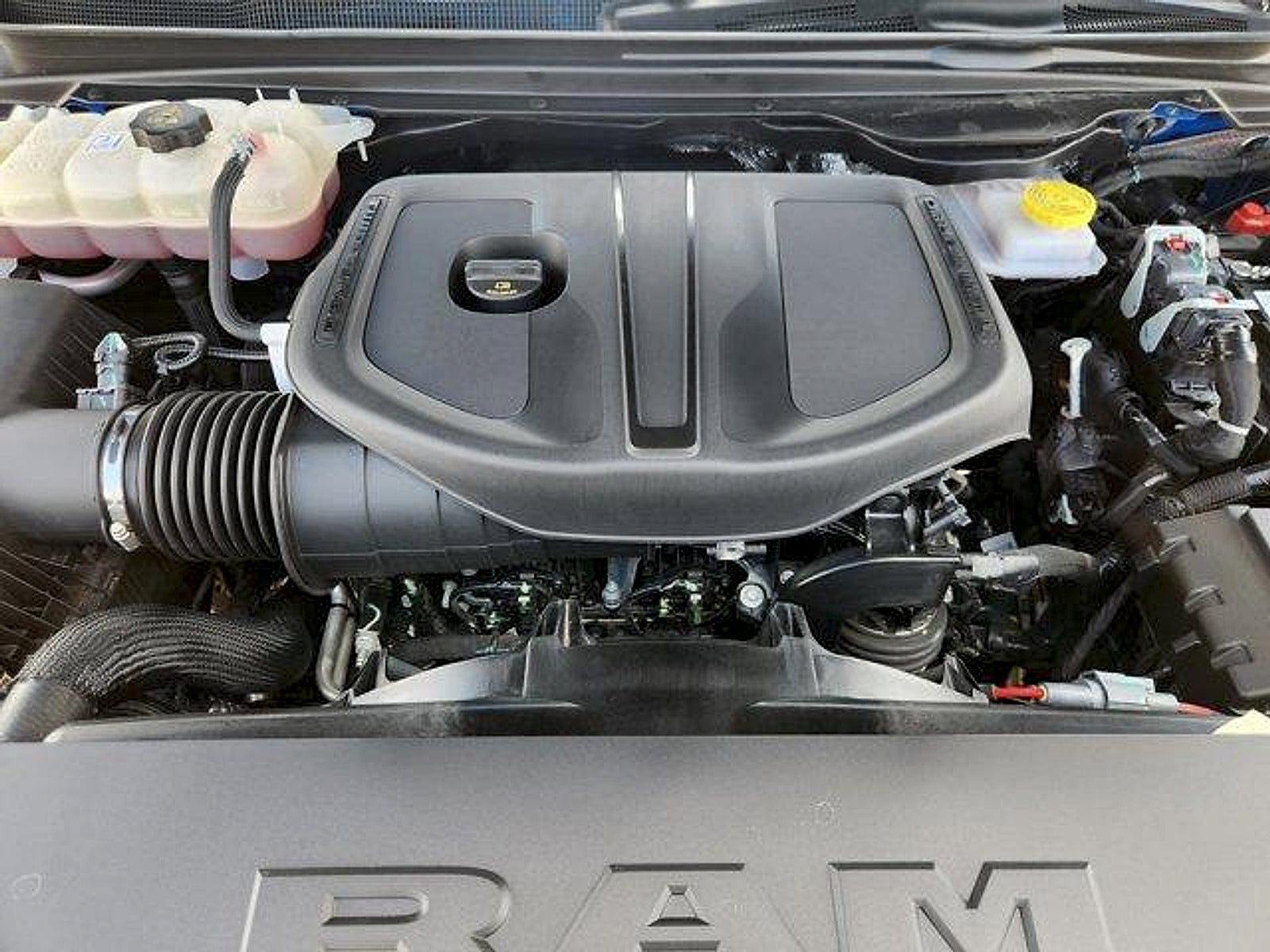 2025 RAM 1500 Laramie Crew Cab 4x4 5'7' Box