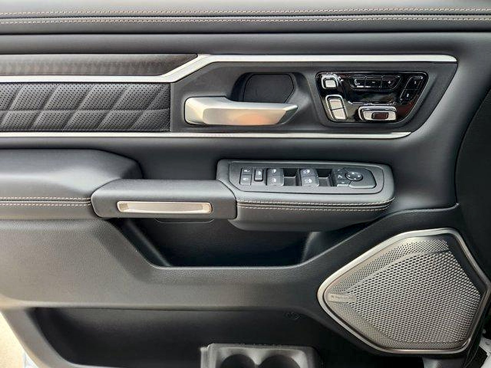 2026 RAM 1500 Tungsten Crew Cab 4x4 5'7' Box
