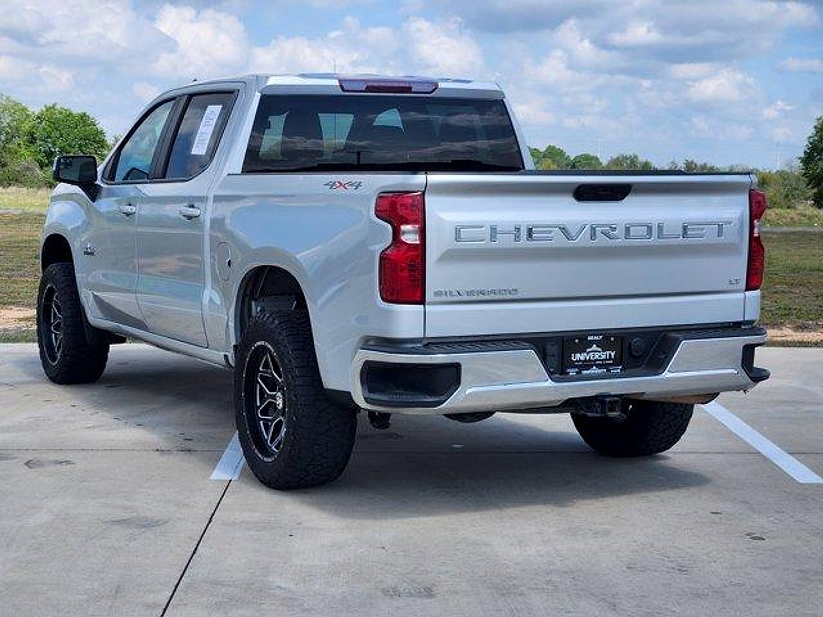 2022 Chevrolet Silverado 1500 LTD 4WD Crew Cab Short Bed LT